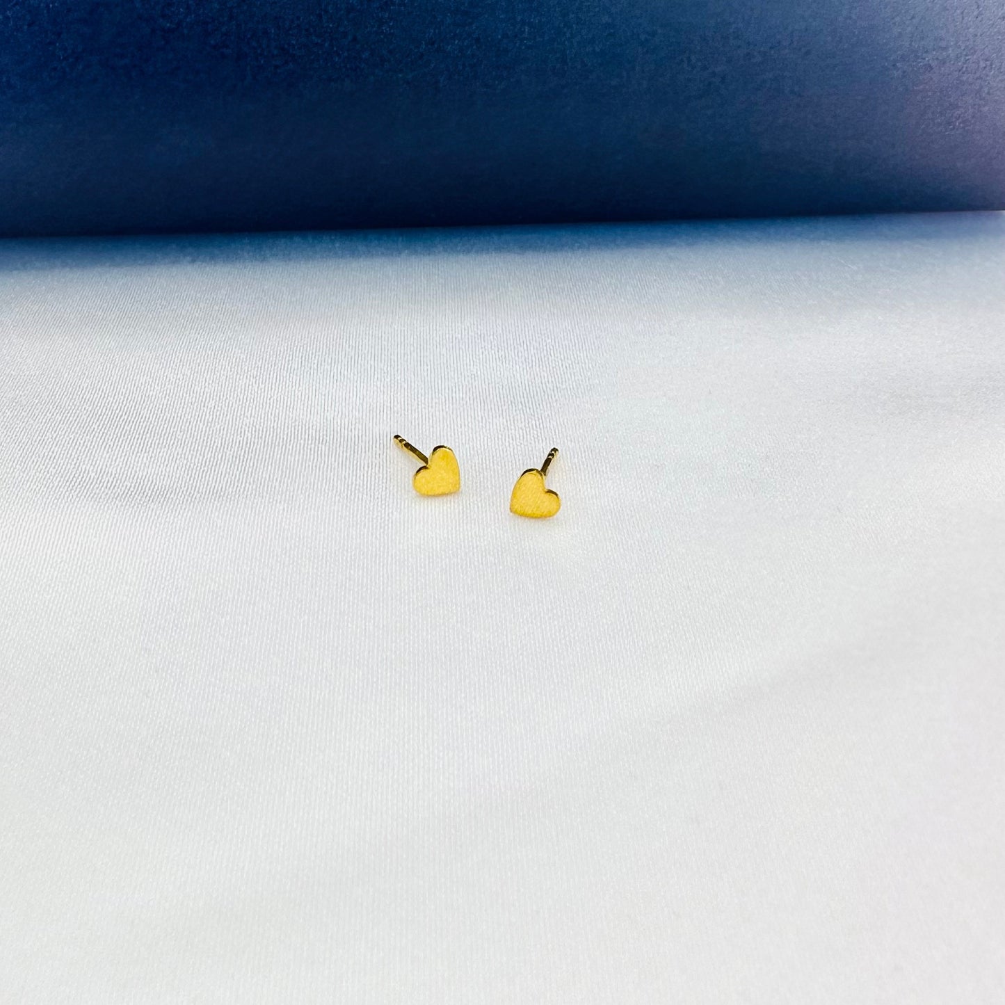 22k solid gold small heart ear studs