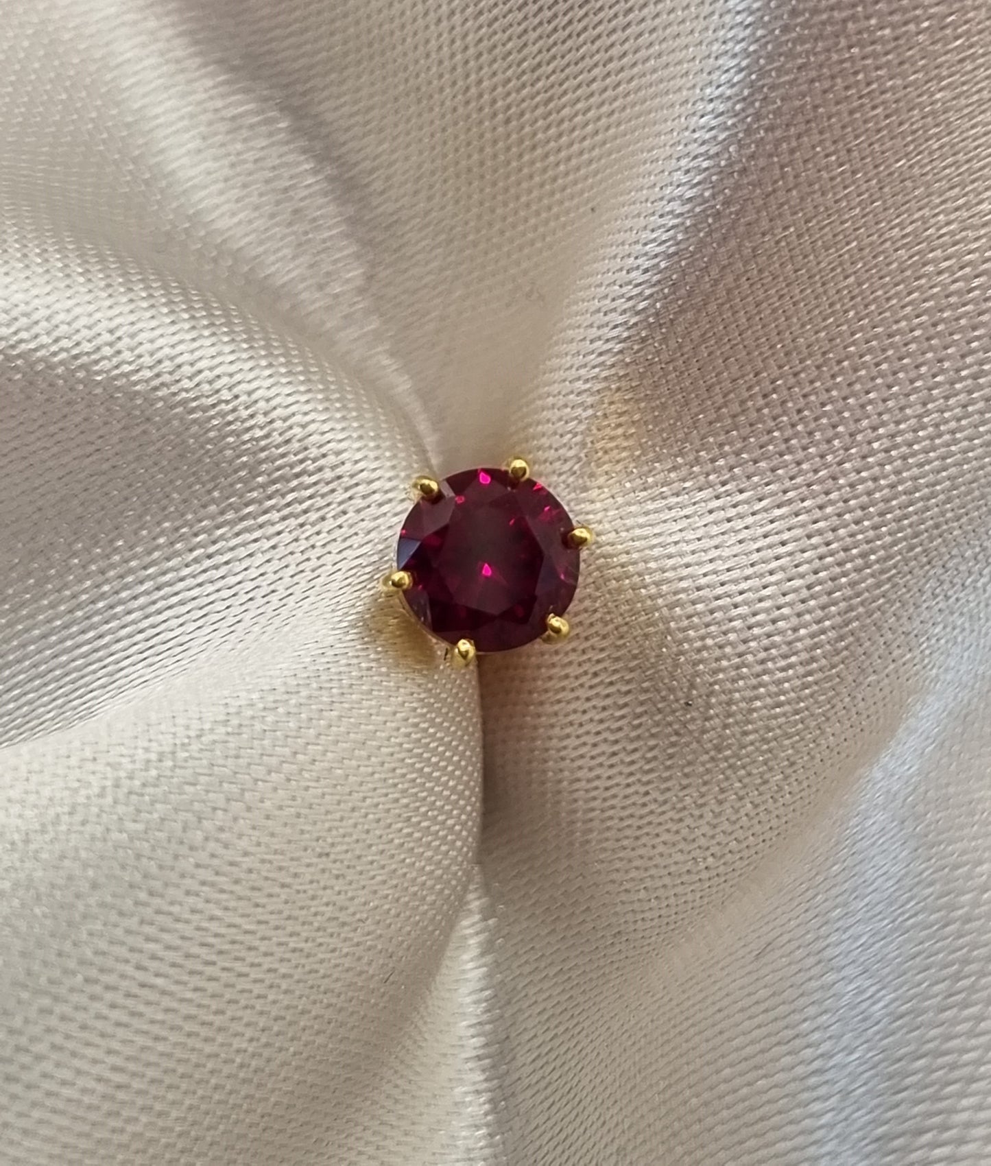 22k solid gold ear studs ruby colour cubic zirconia