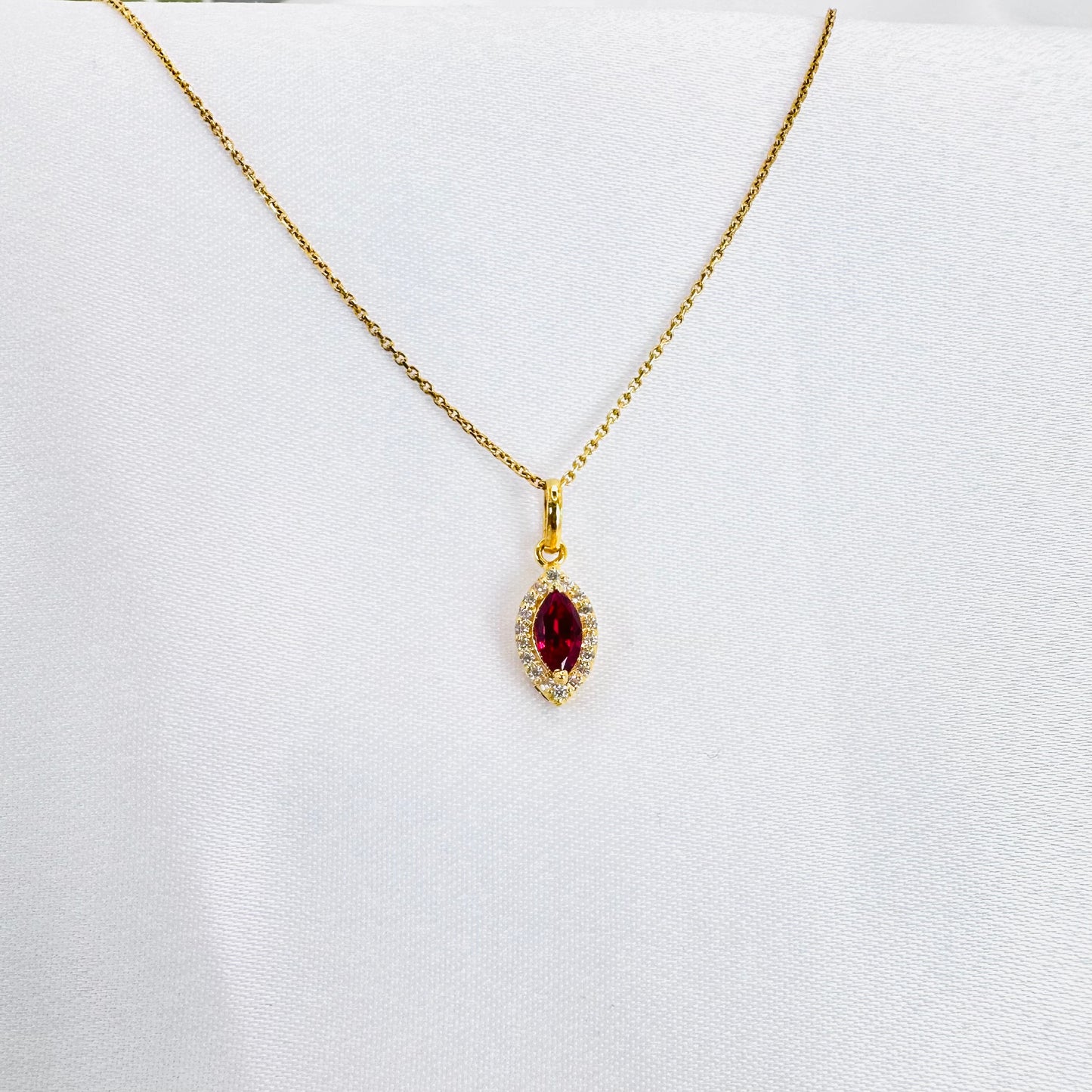 22k solid gold small pendant only