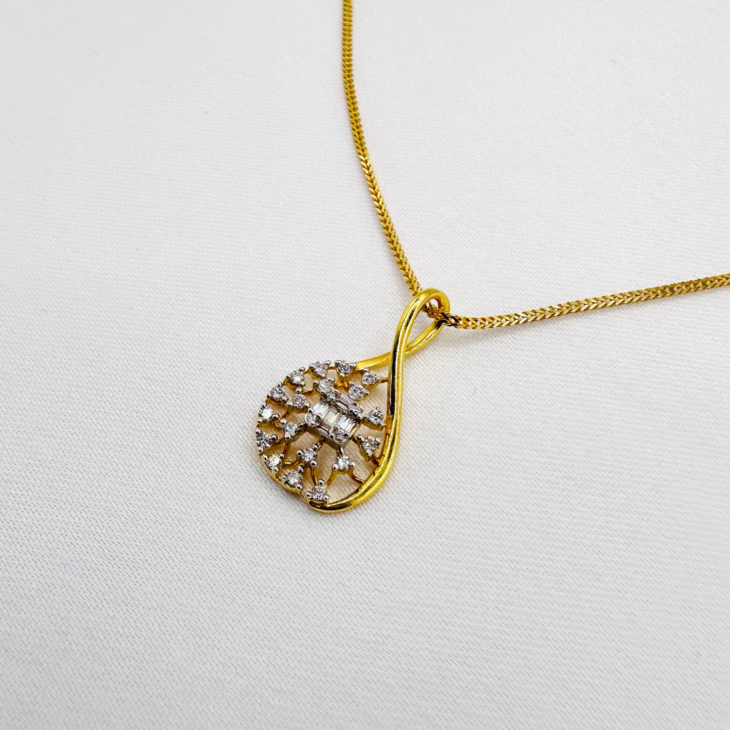 22k solid gold twisted pendant only