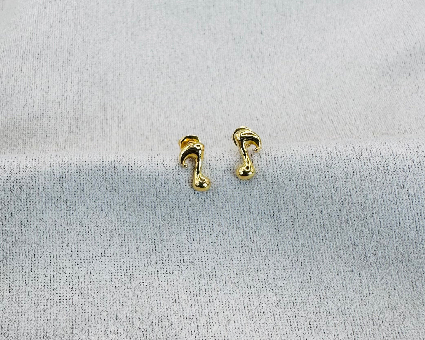 22k solid gold musical note earrings