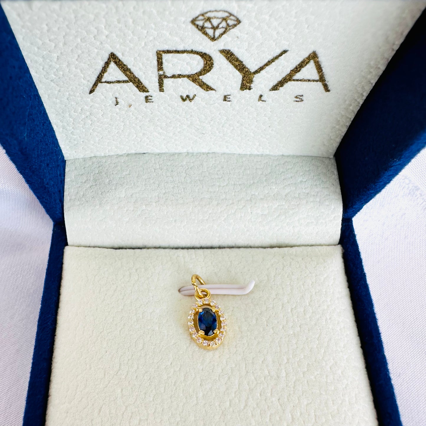 22k solid gold small pendant / gold charms