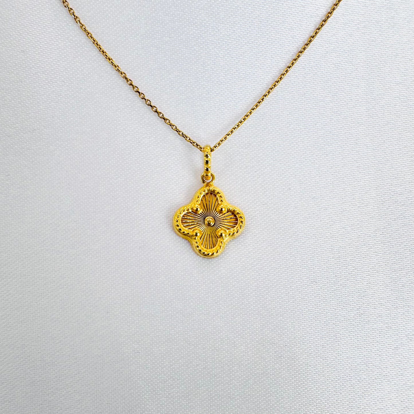 22k solid gold clover pendant only