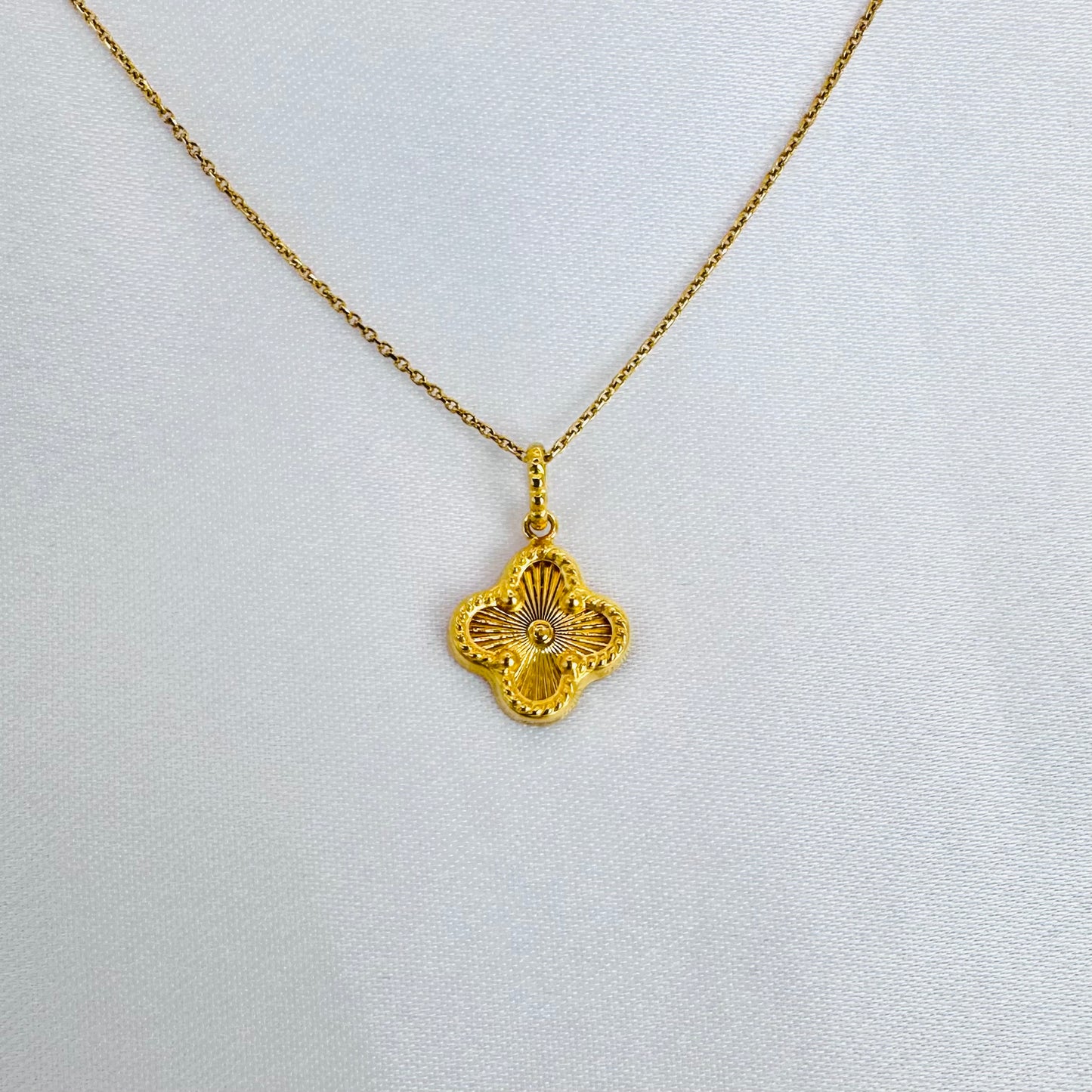 22k solid gold clover pendant only