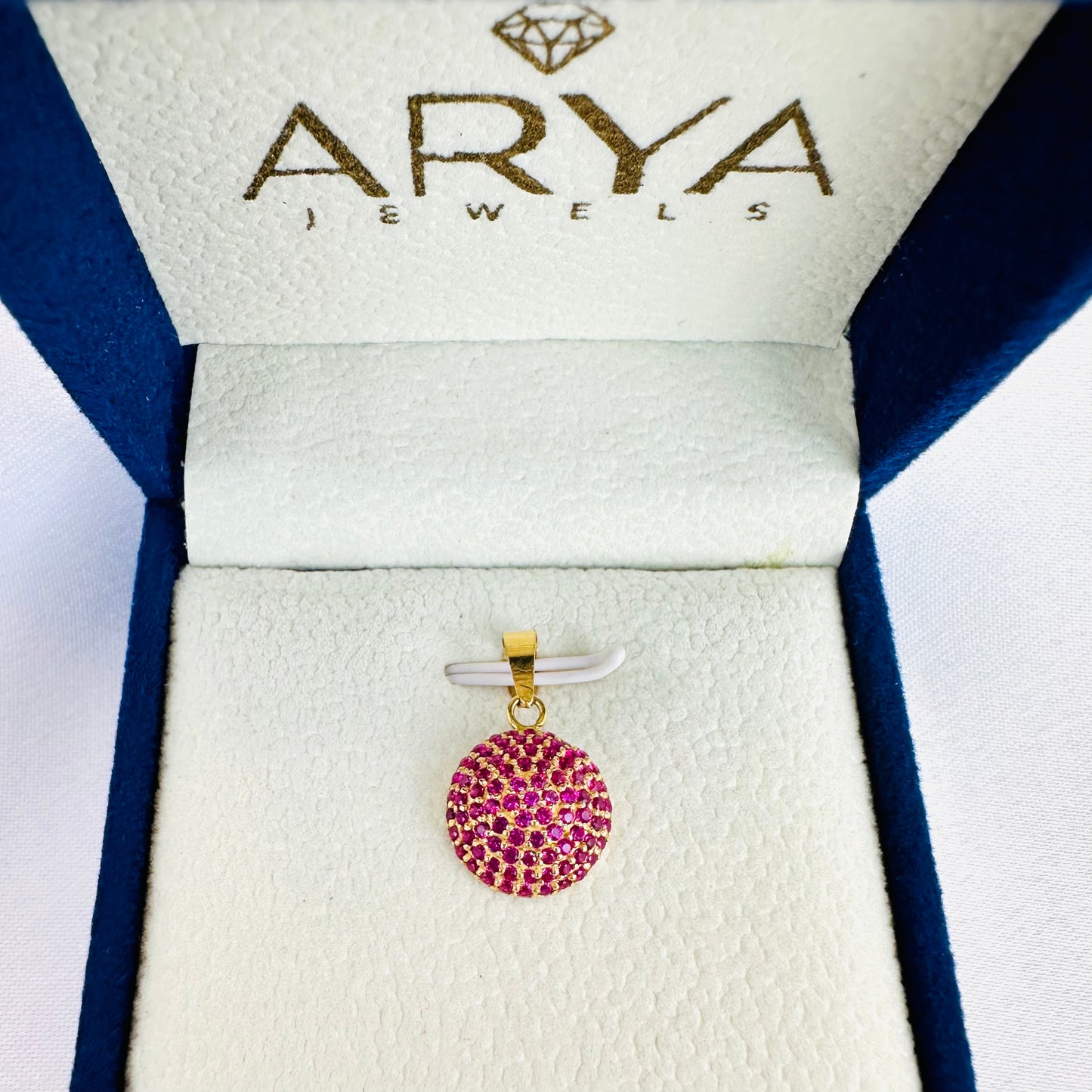 22k solid gold round pendant