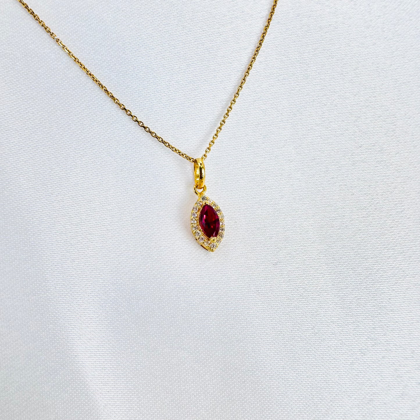 22k solid gold small pendant only