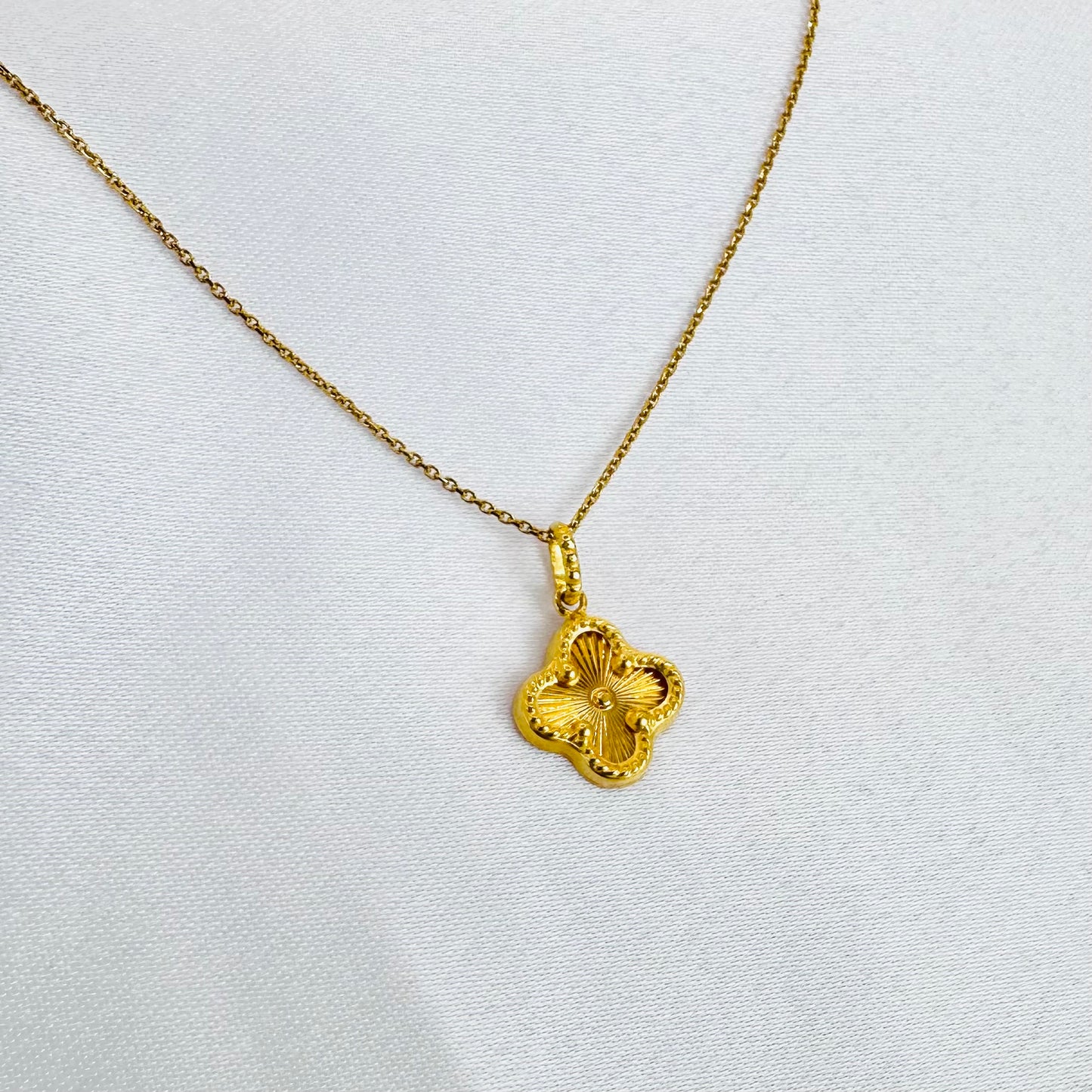 22k solid gold clover pendant only