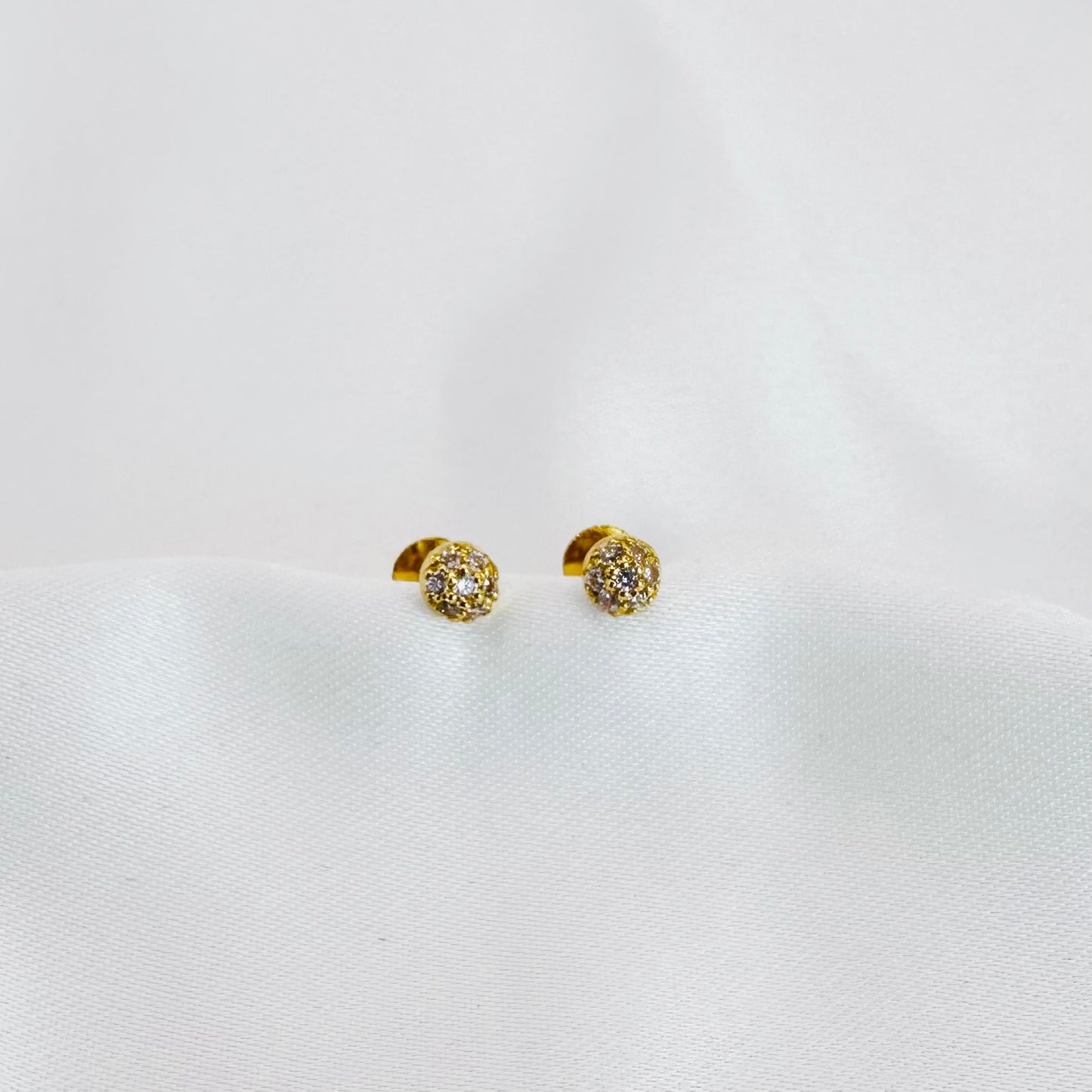 22k solid gold white studded earrings