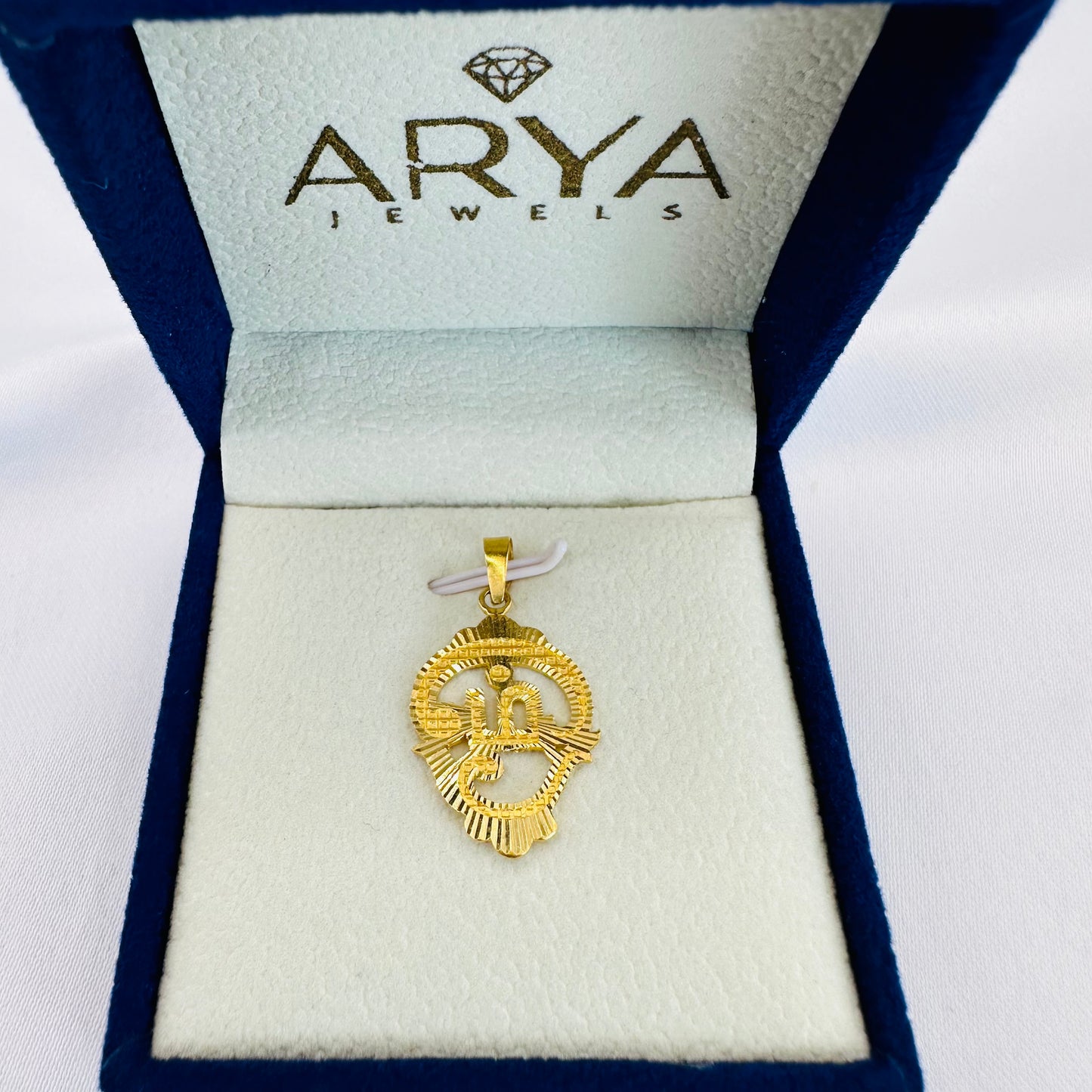22k solid gold Tamil Om pendant only