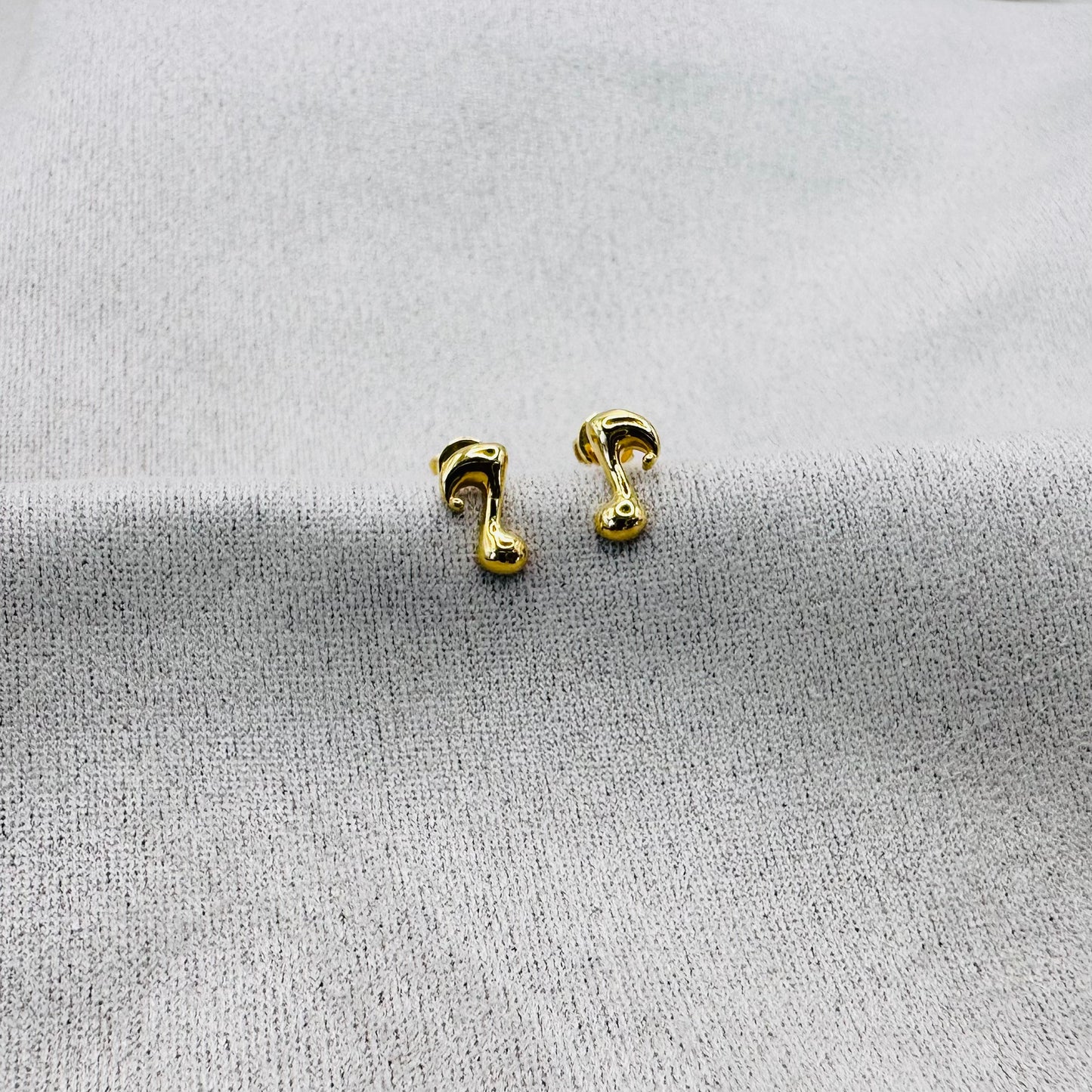 22k solid gold musical note earrings