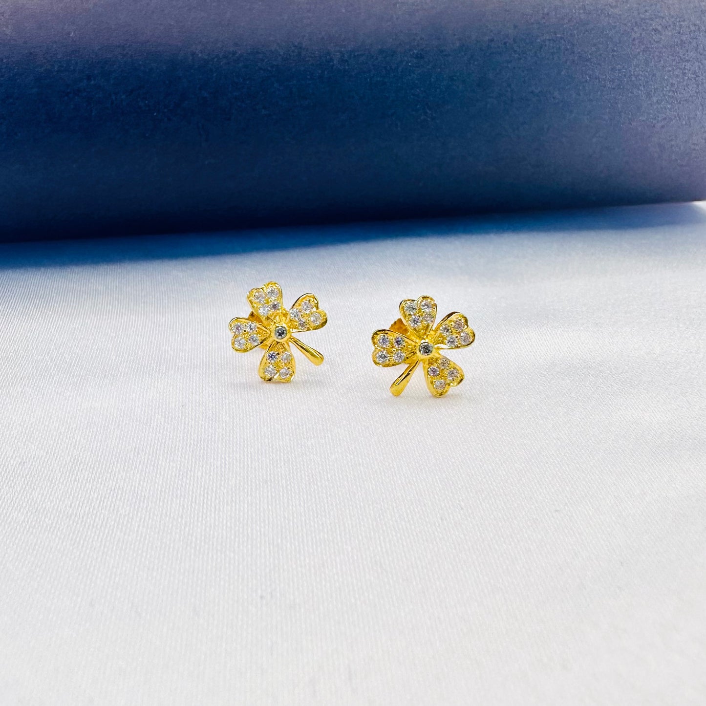 22k solid gold four leaf clover earrings