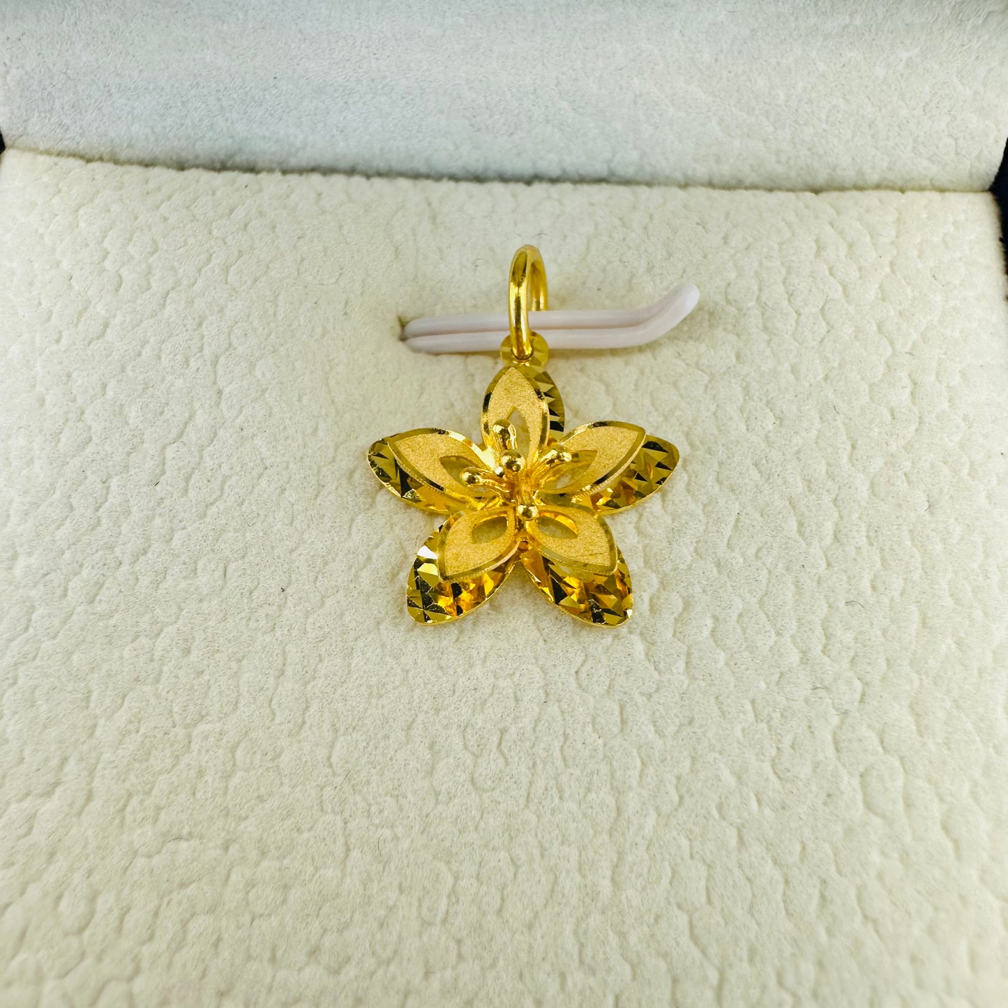 22k solid gold 3D flower pendant only