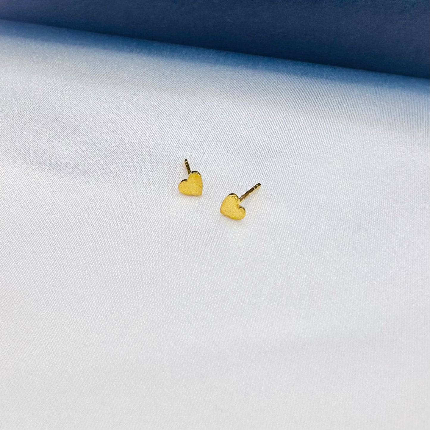 22k solid gold small heart ear studs