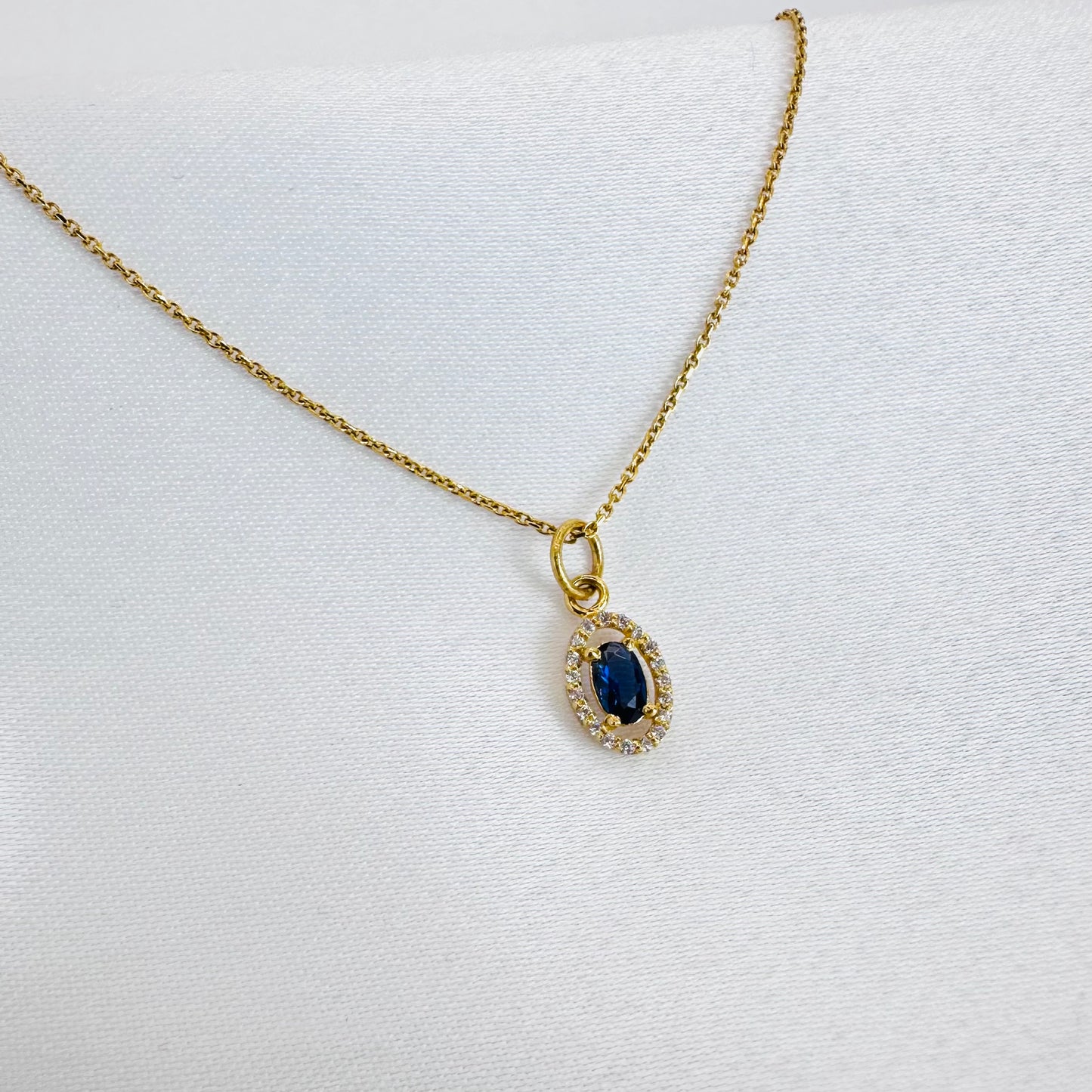 22k solid gold small pendant / gold charms