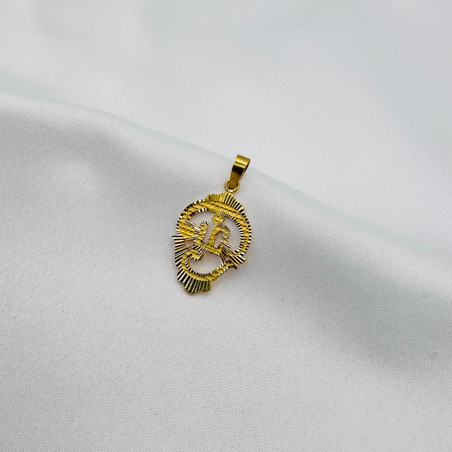 22k solid gold Tamil Om pendant only