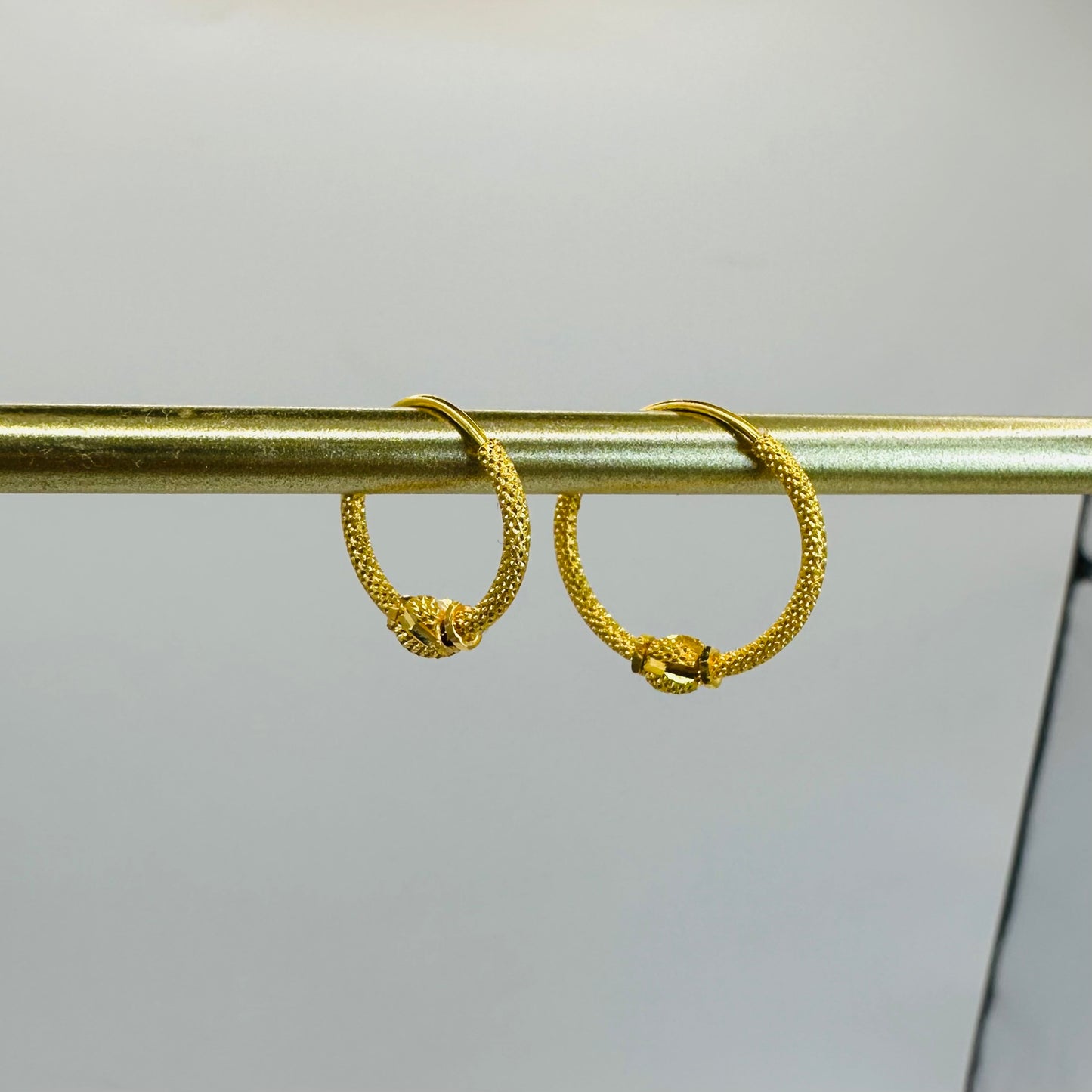 22k solid gold hoop earrings / Ballies