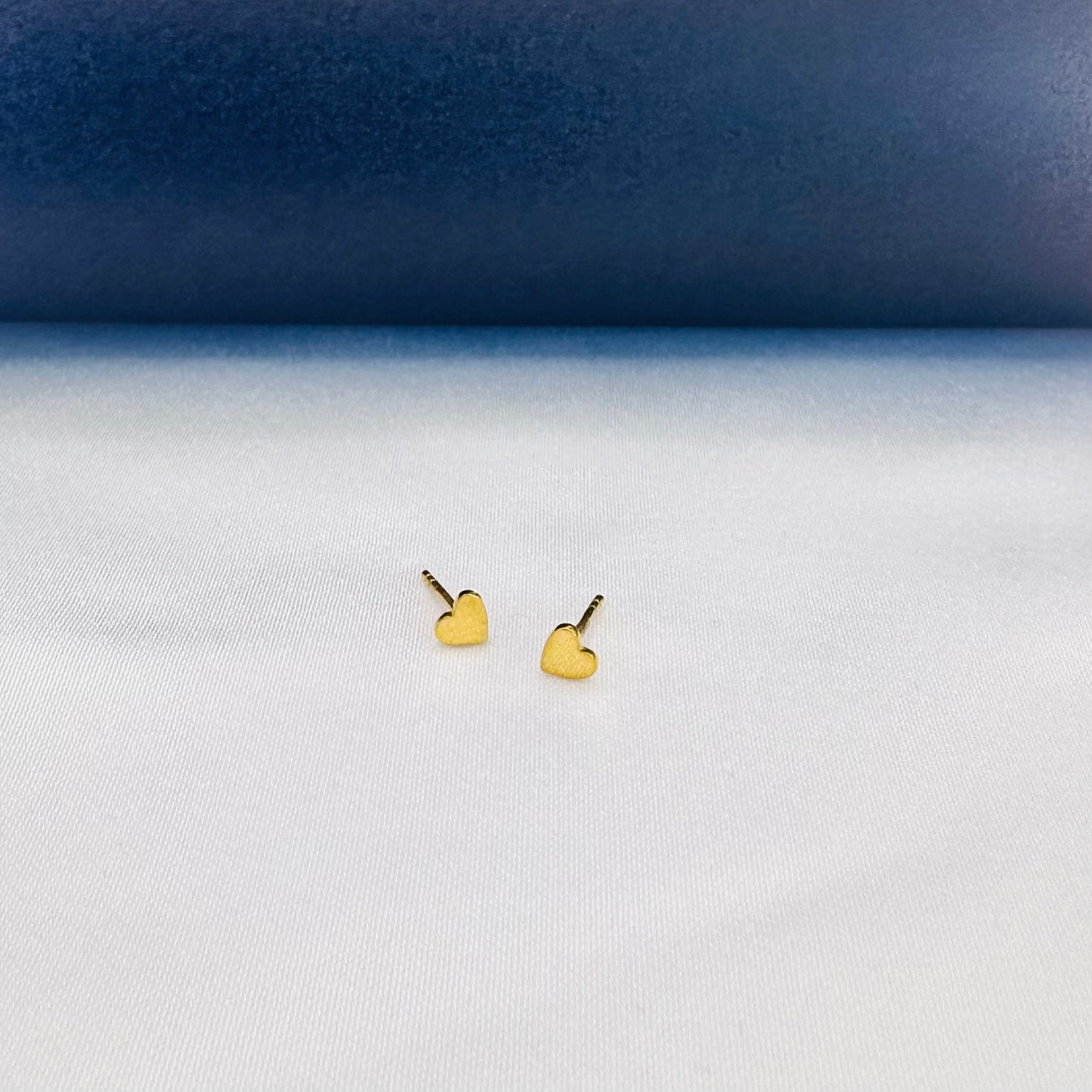 22k solid gold small heart ear studs