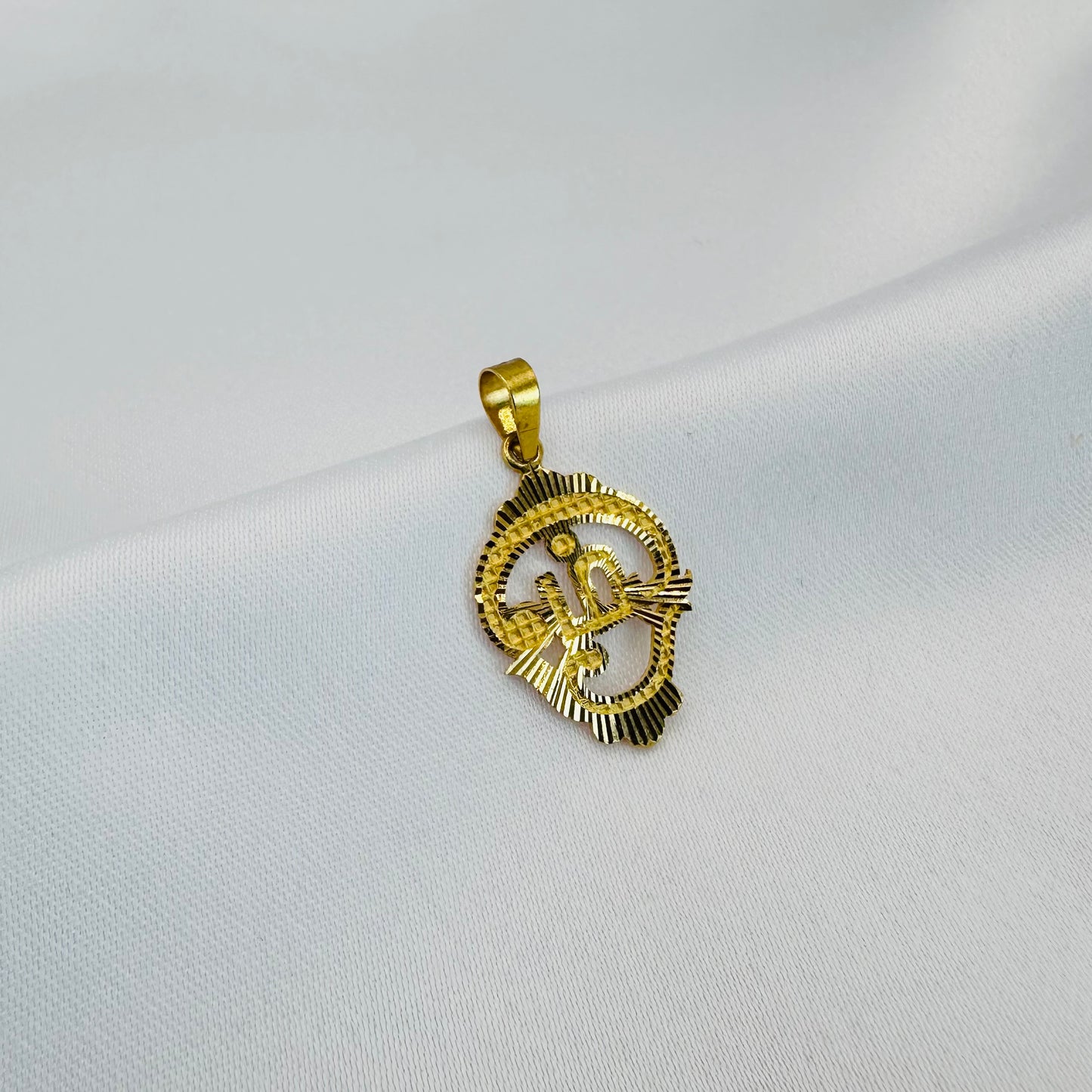 22k solid gold Tamil Om pendant only