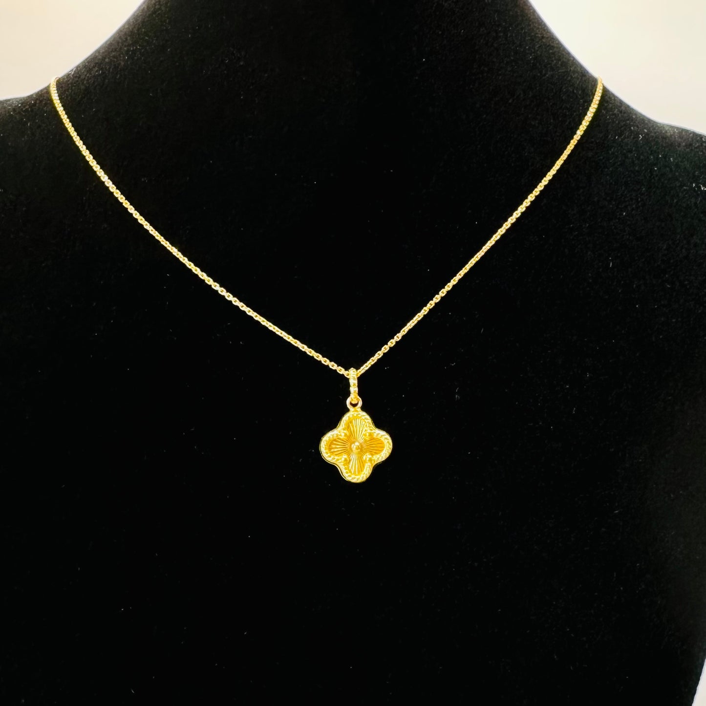 22k solid gold clover pendant only