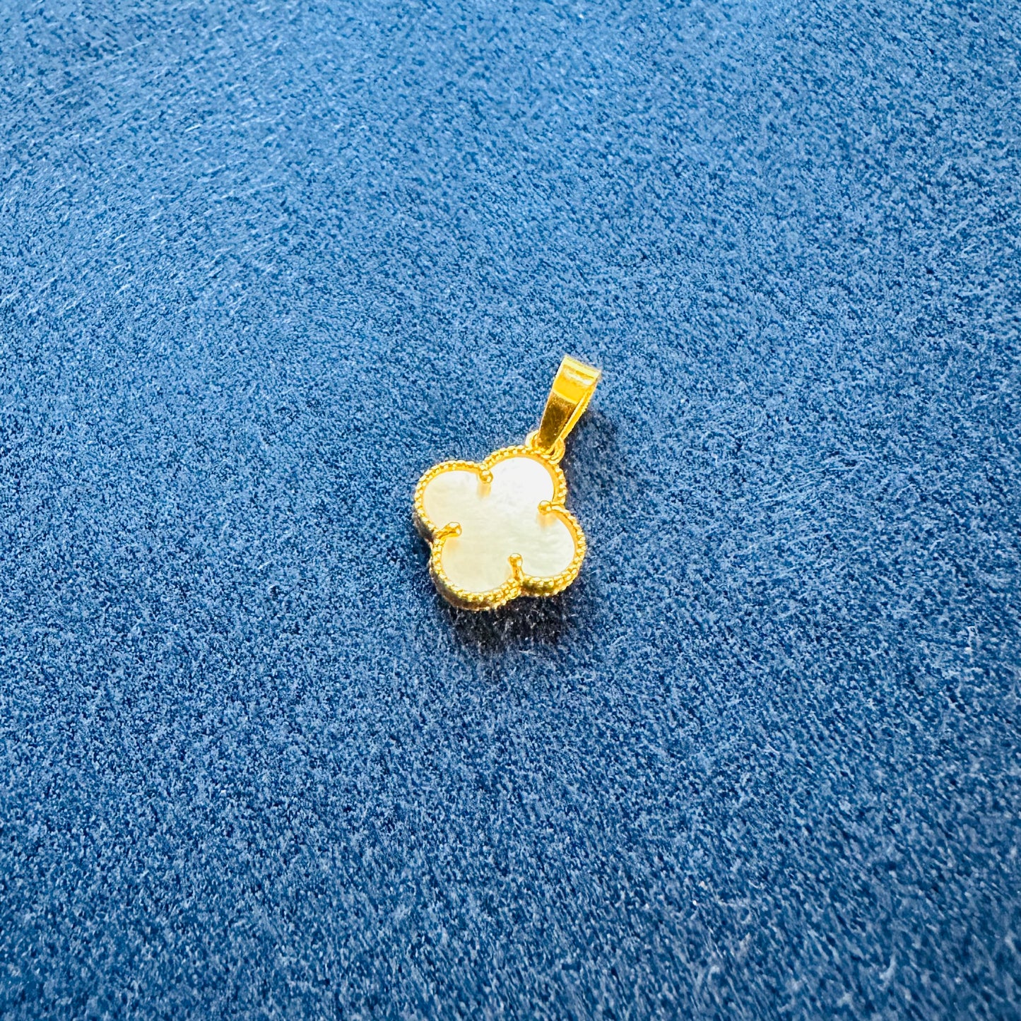 22k solid gold clover pendant