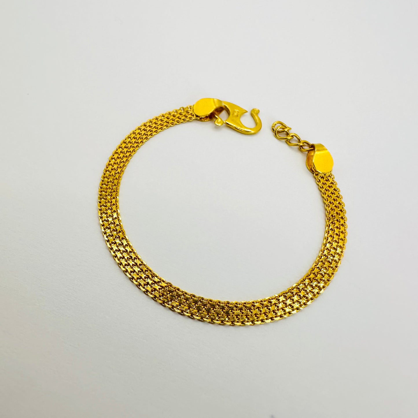 22k solid gold baby/toddlers bracelet