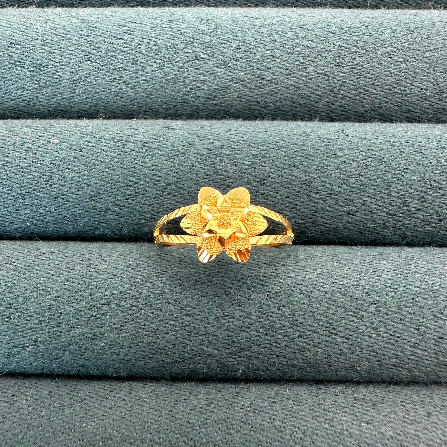 22k solid gold flower ring