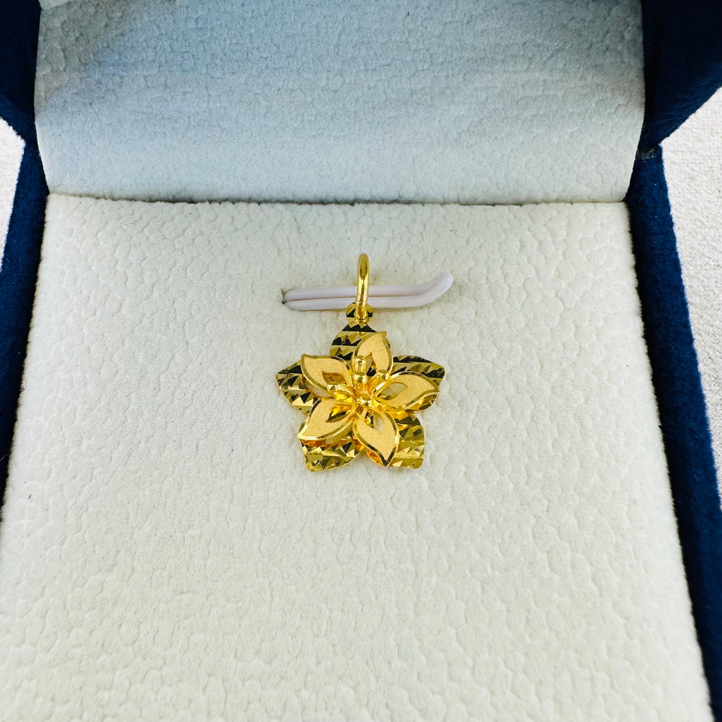 22k solid gold 3D flower pendant only