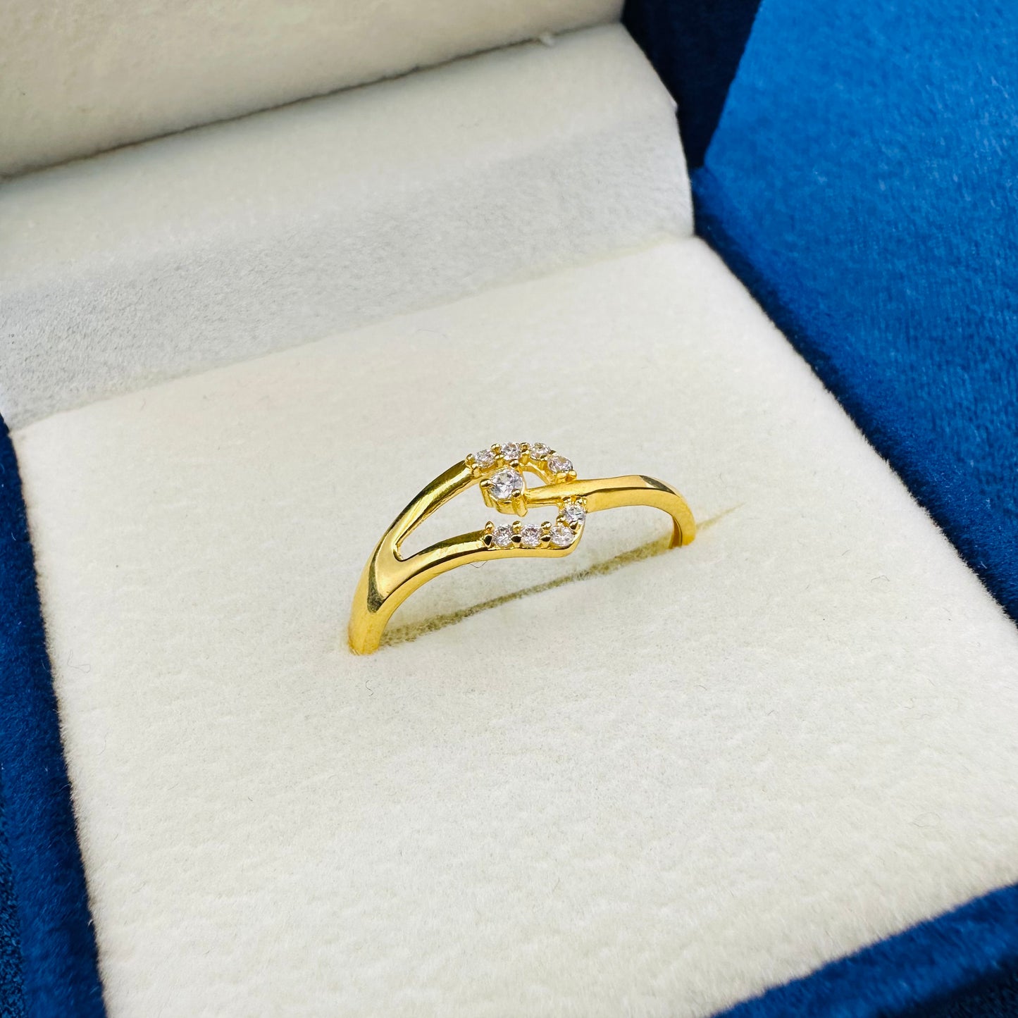 22k solid gold ring - 916 UK hallmarked.