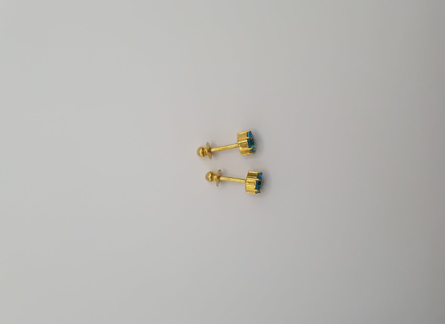 22k solid gold ear studs