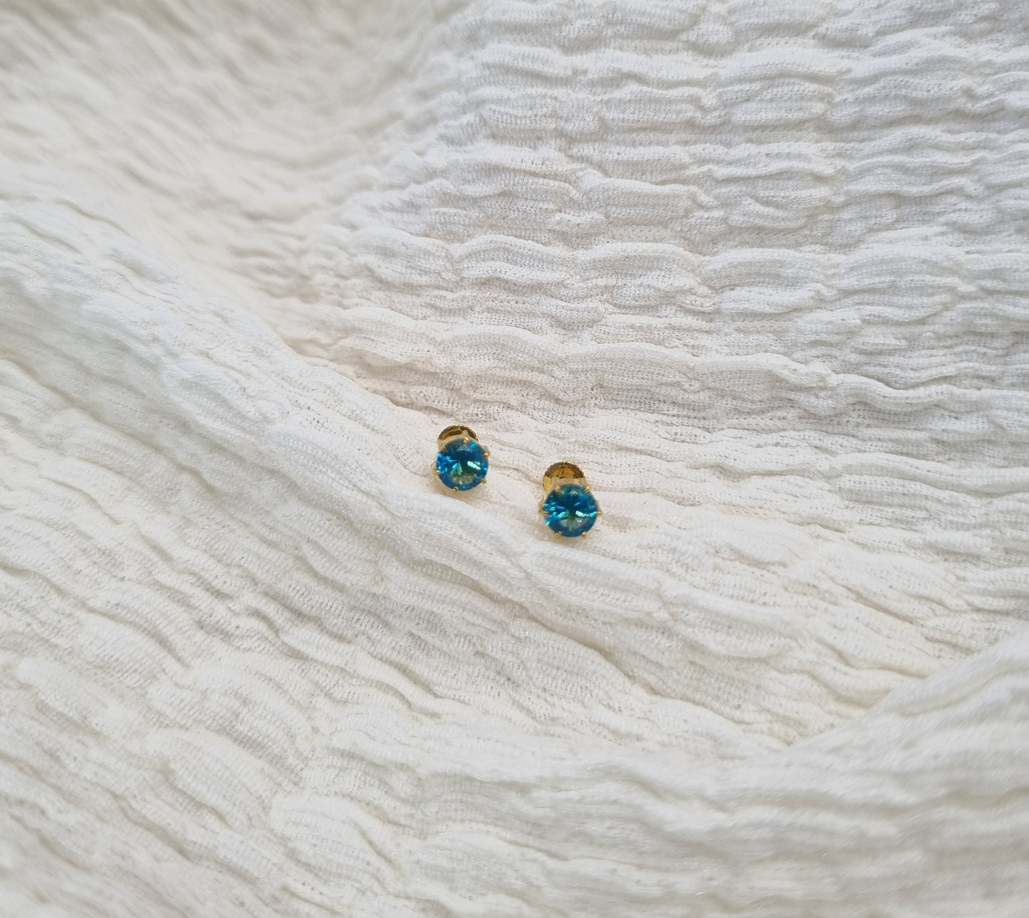 22k solid gold ear studs