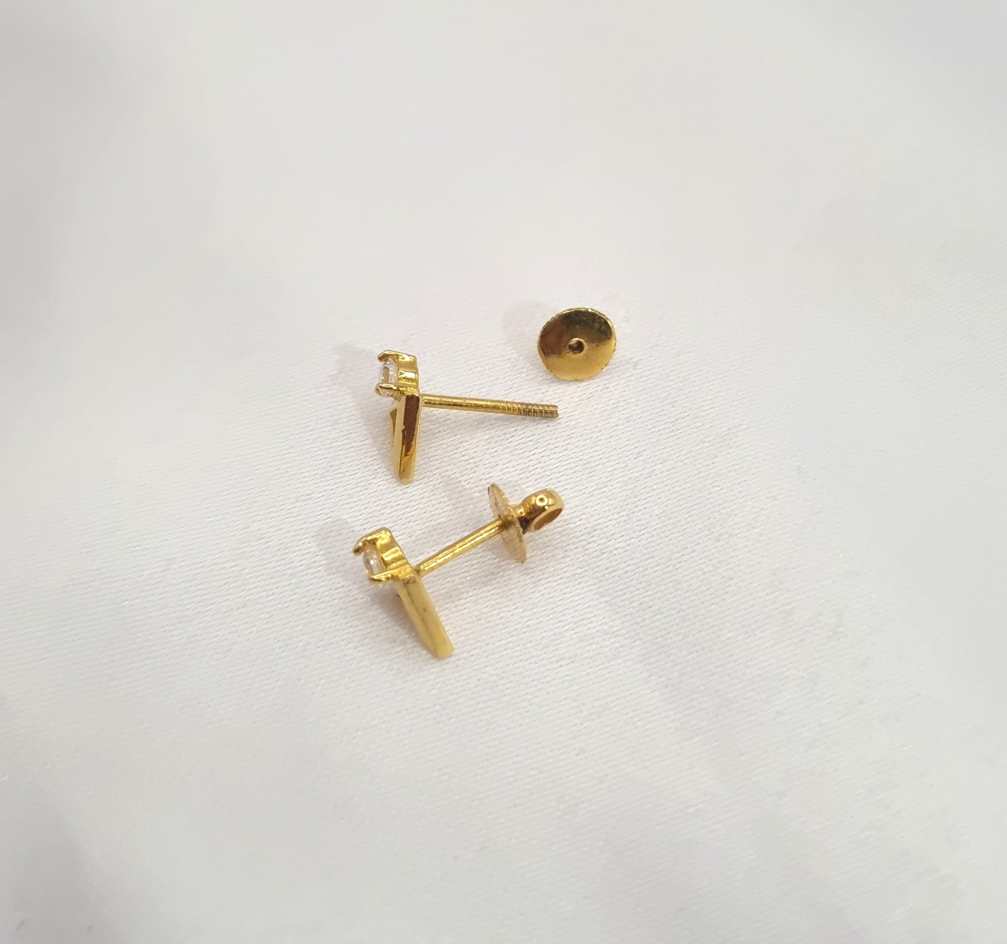 22k solid gold small white stud triangle earrings