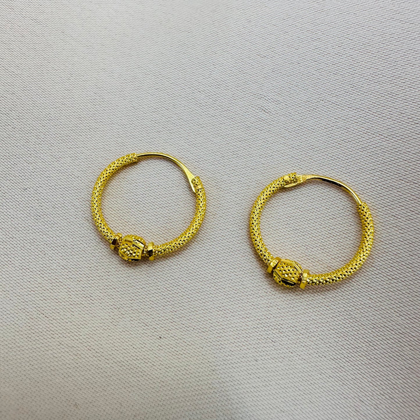 22k solid gold hoop earrings / Ballies
