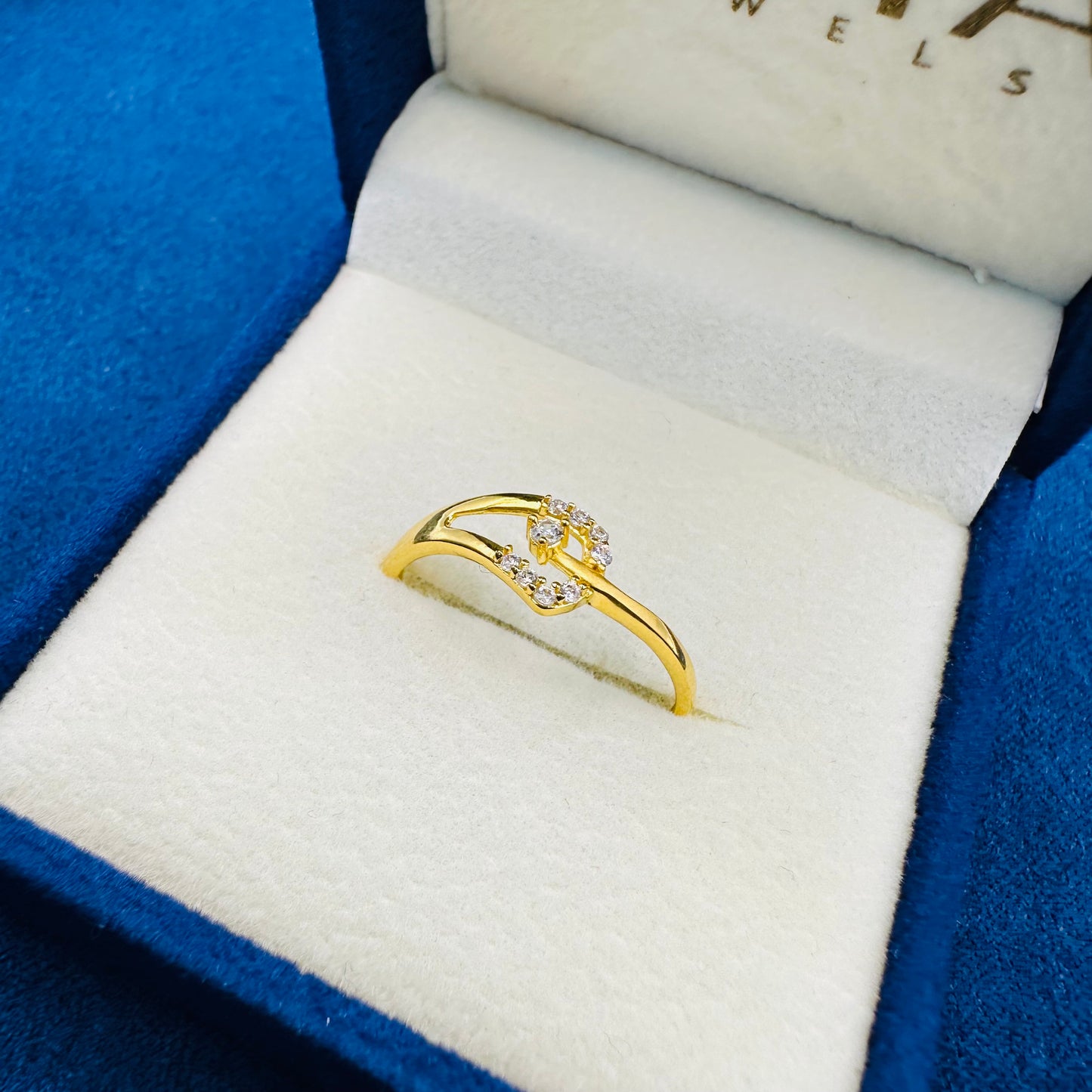 22k solid gold ring - 916 UK hallmarked.