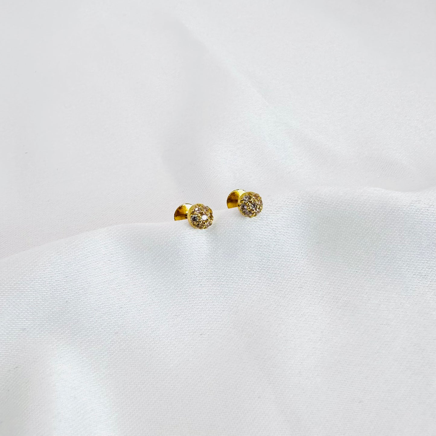 22k solid gold white studded earrings