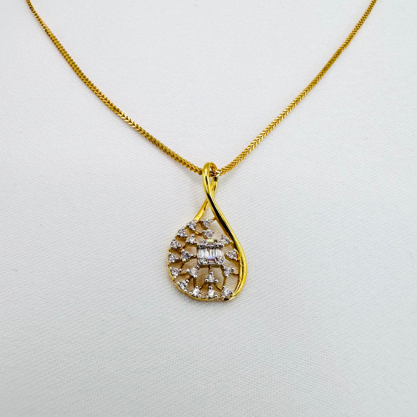 22k solid gold twisted pendant only