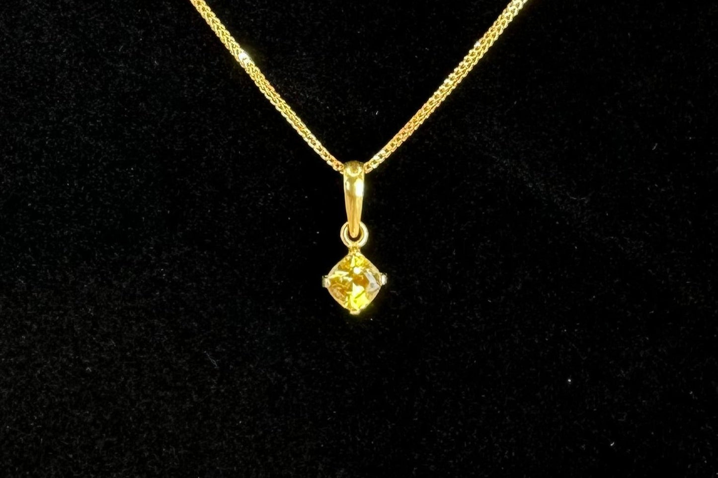 Natural Srilankan/Ceylon yellow sapphire pendant only