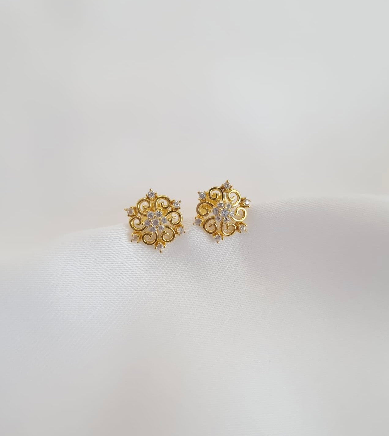 22k solid gold  designer earrings