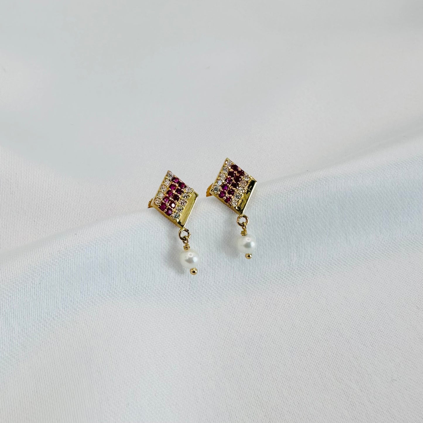 22k solid gold dangle Earrings
