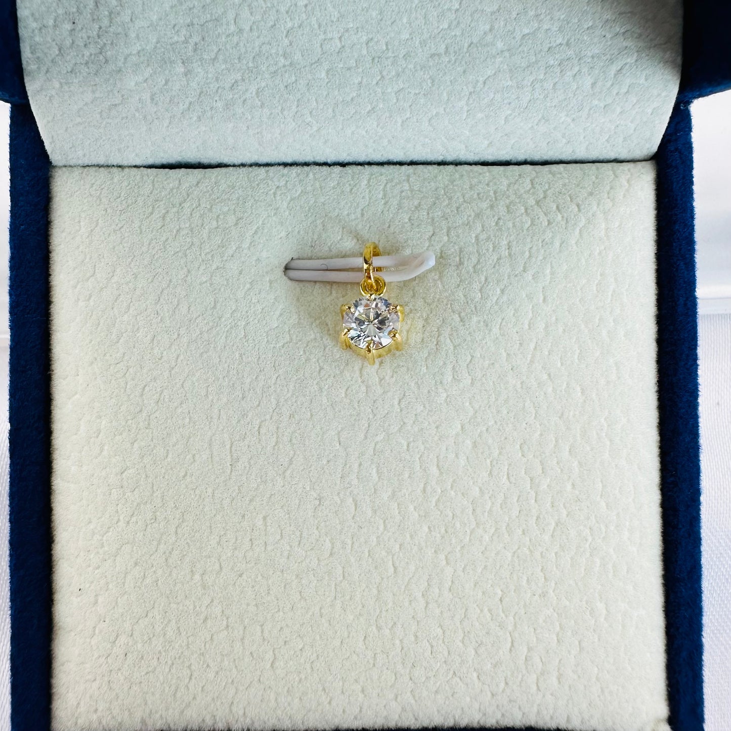 22k solid gold small solitaire pendant only