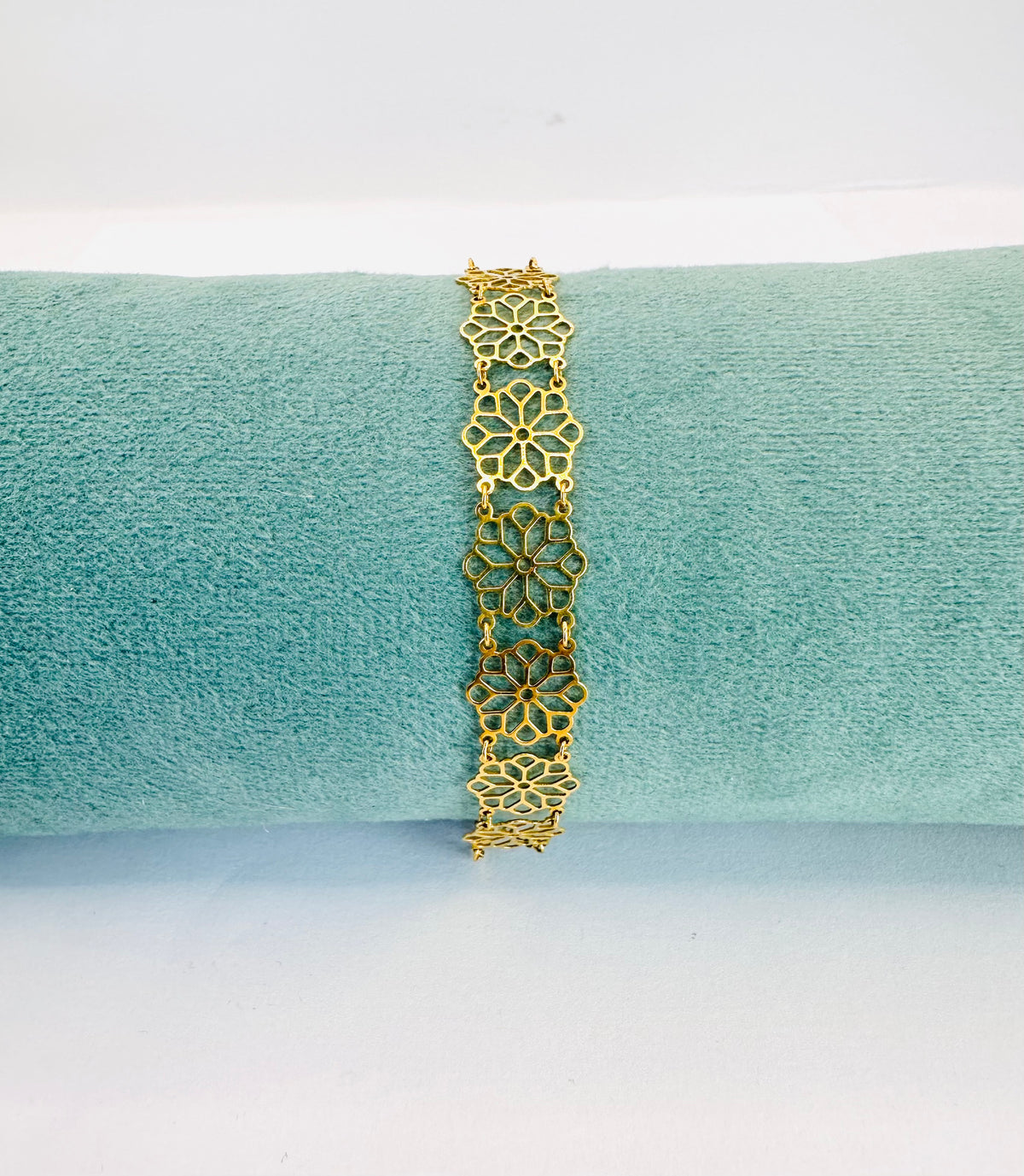 22k solid gold bracelet with flower motif design