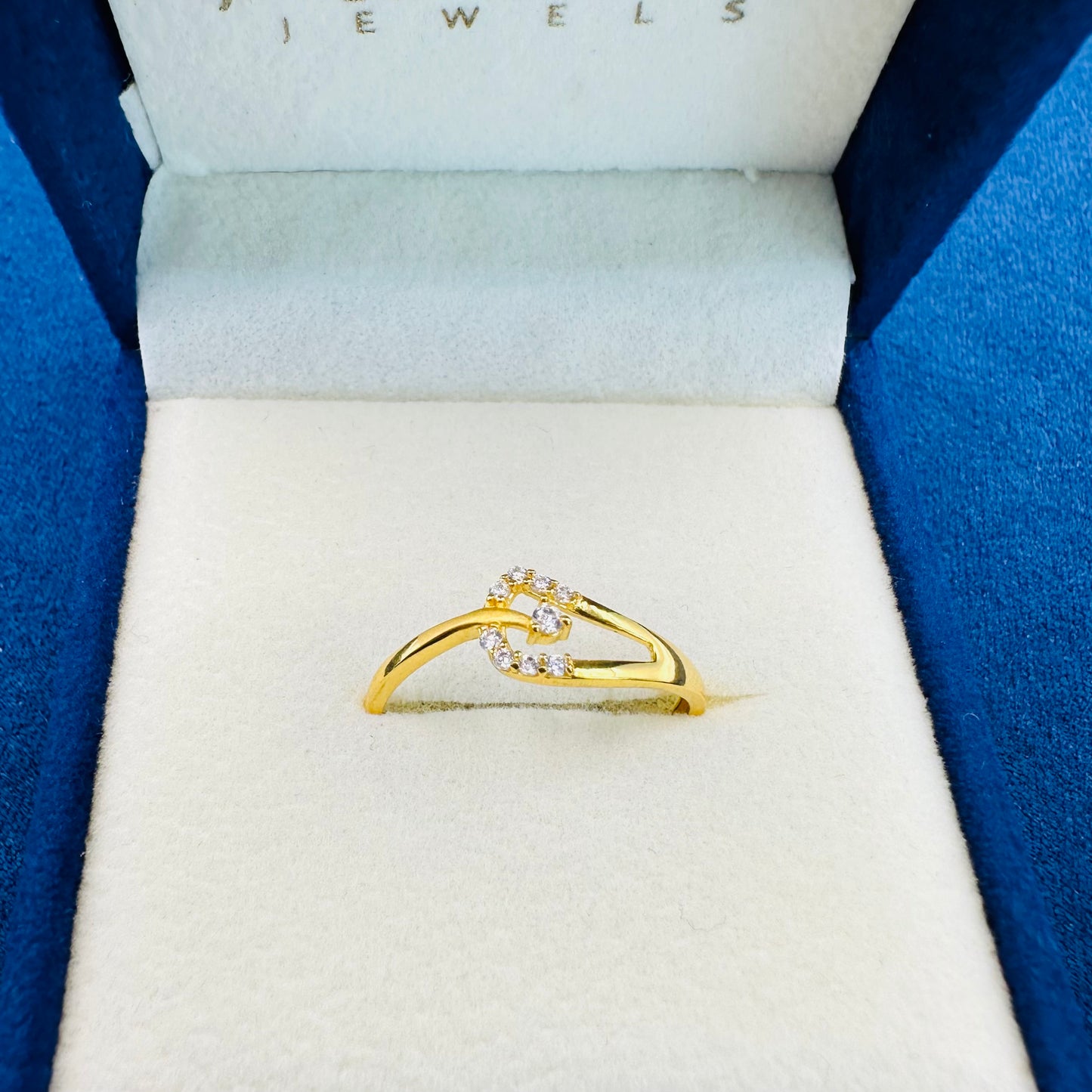 22k solid gold ring - 916 UK hallmarked.