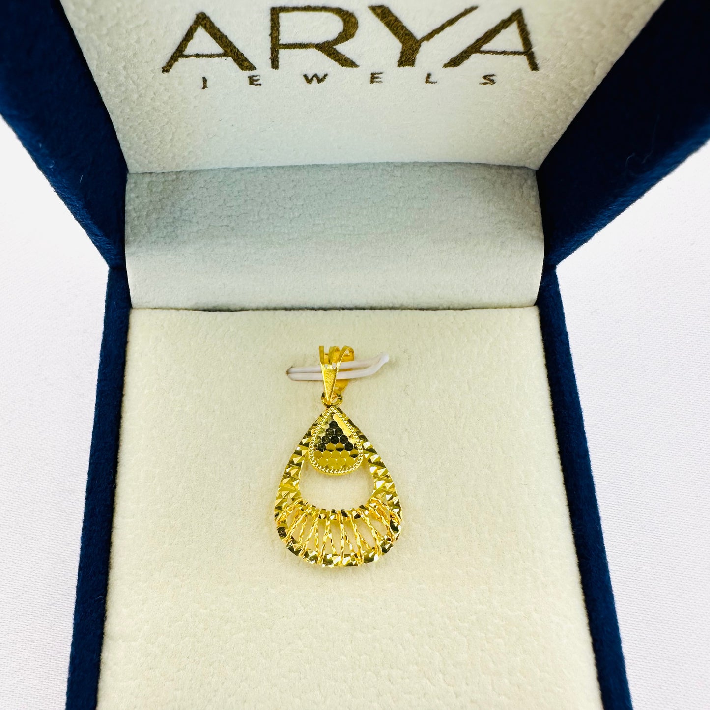 22k solid gold pendant only