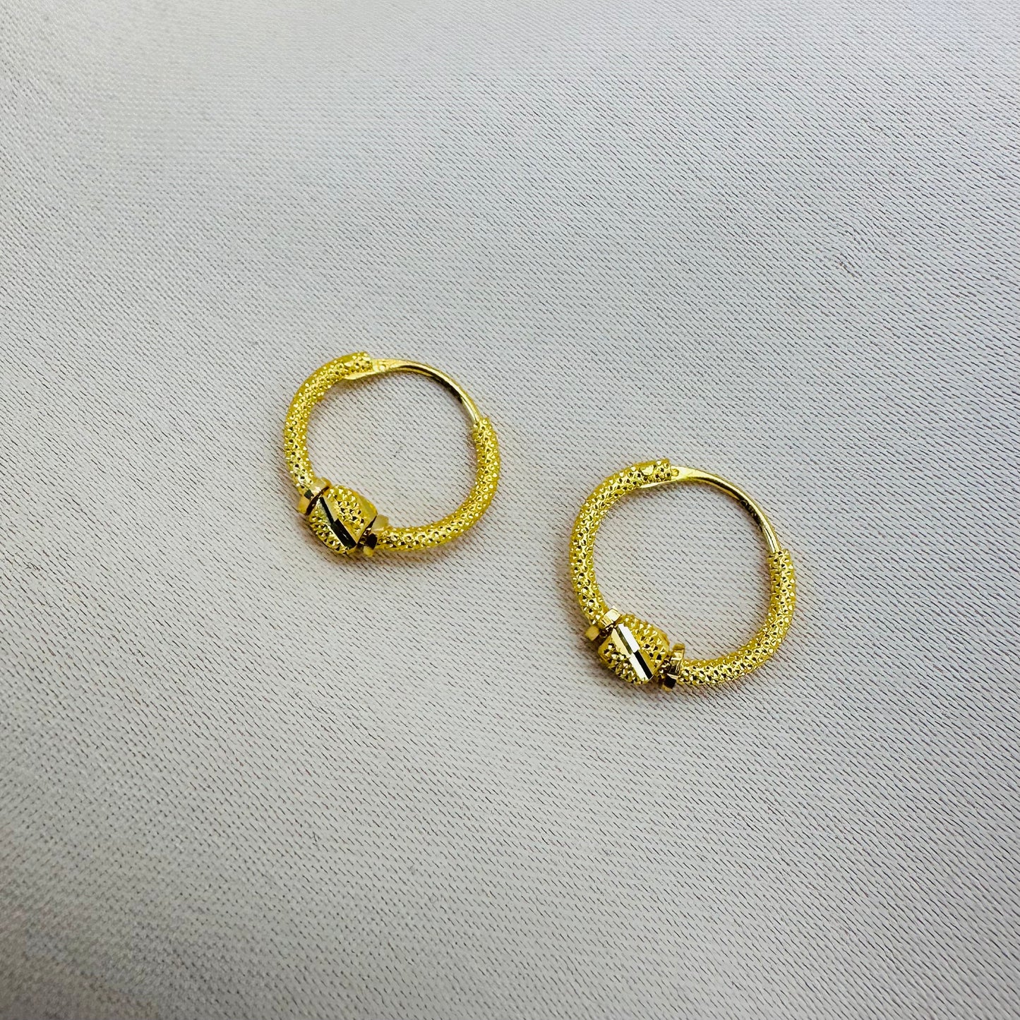 22k solid gold hoop earrings / Ballies