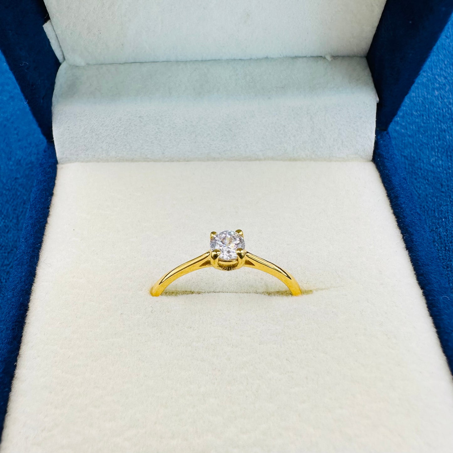 22k solid gold ring - 916 UK hallmarked.