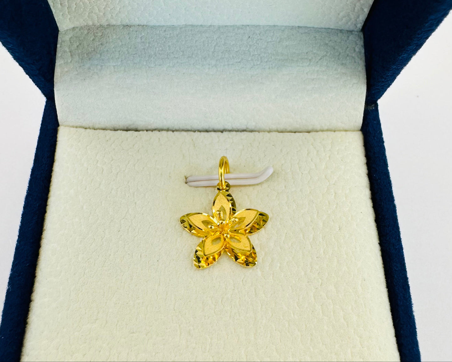 22k solid gold 3D flower pendant only