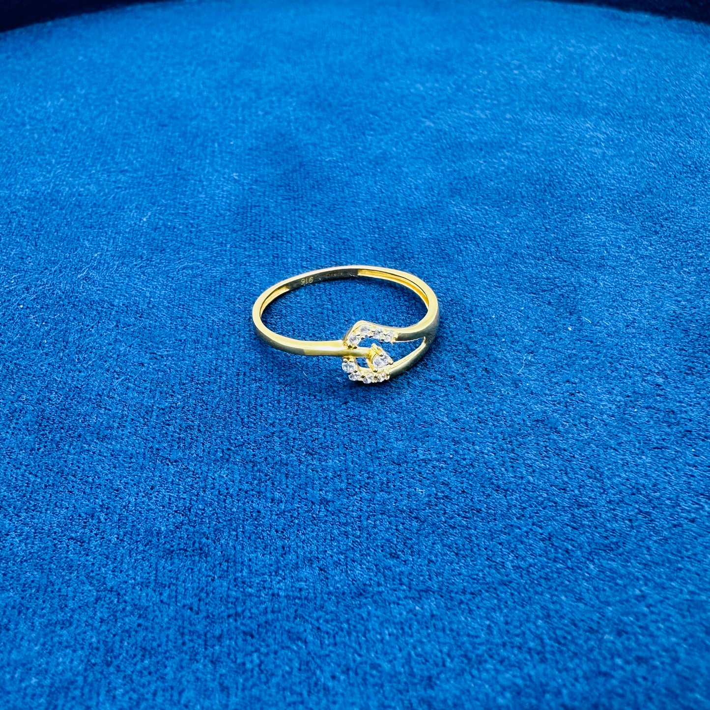 22k solid gold ring - 916 UK hallmarked.