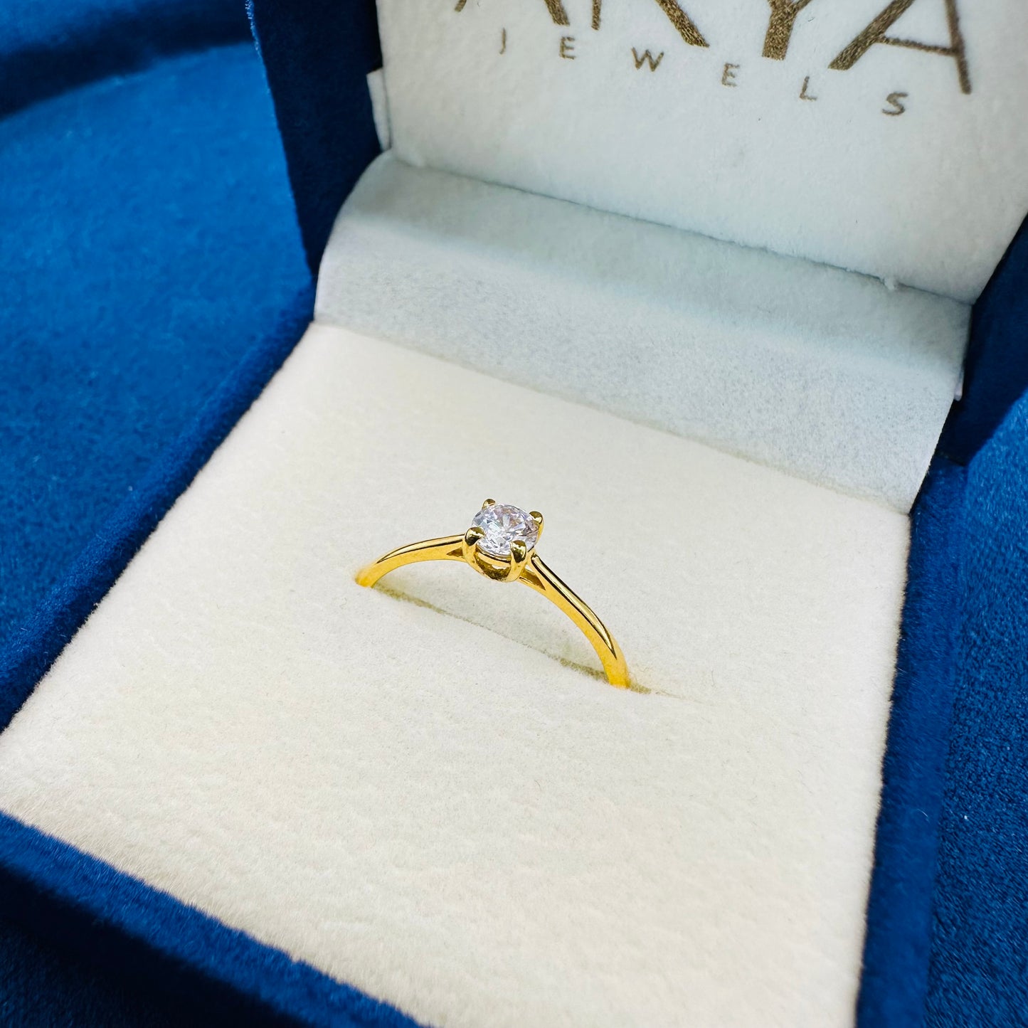 22k solid gold ring - 916 UK hallmarked.