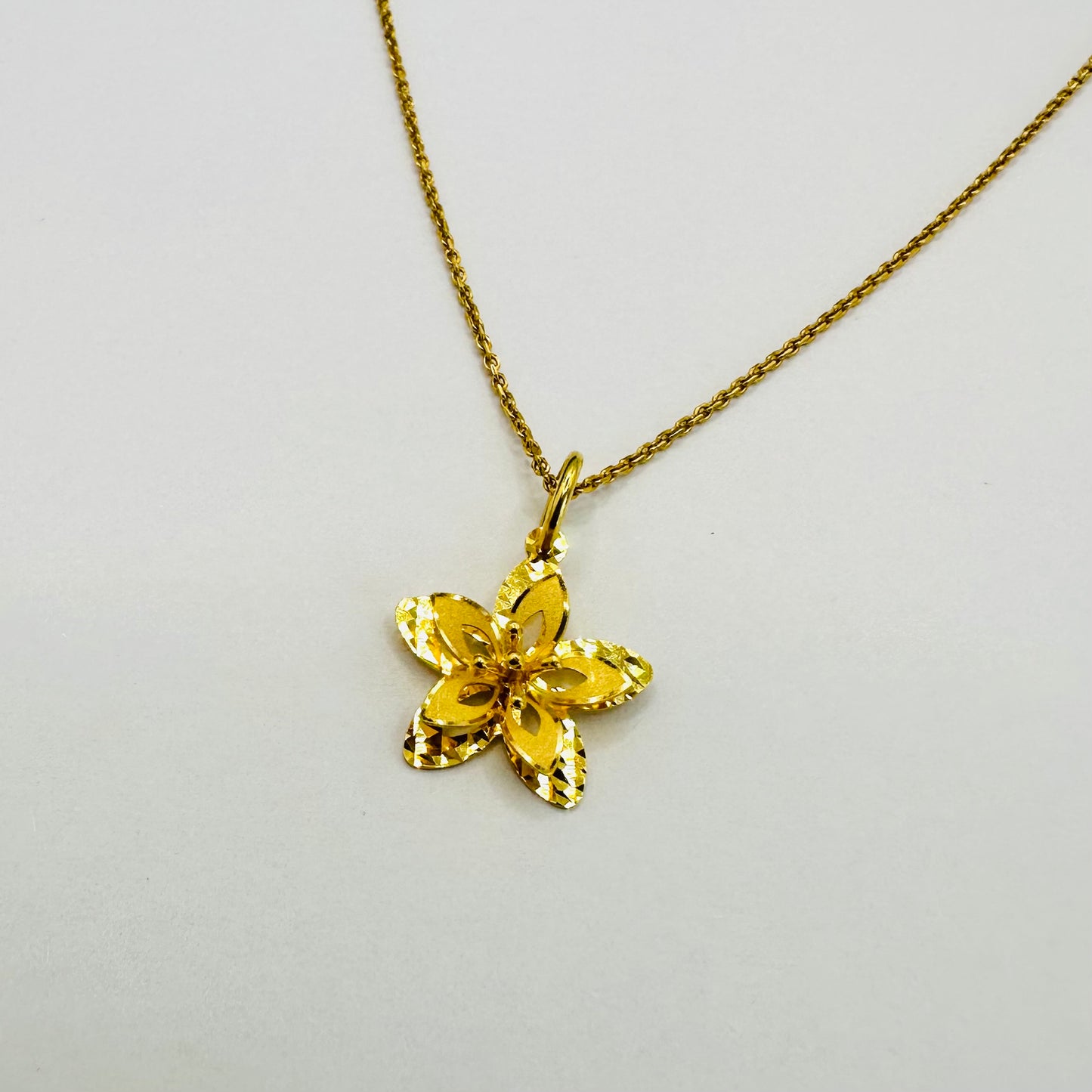 22k solid gold 3D flower pendant only