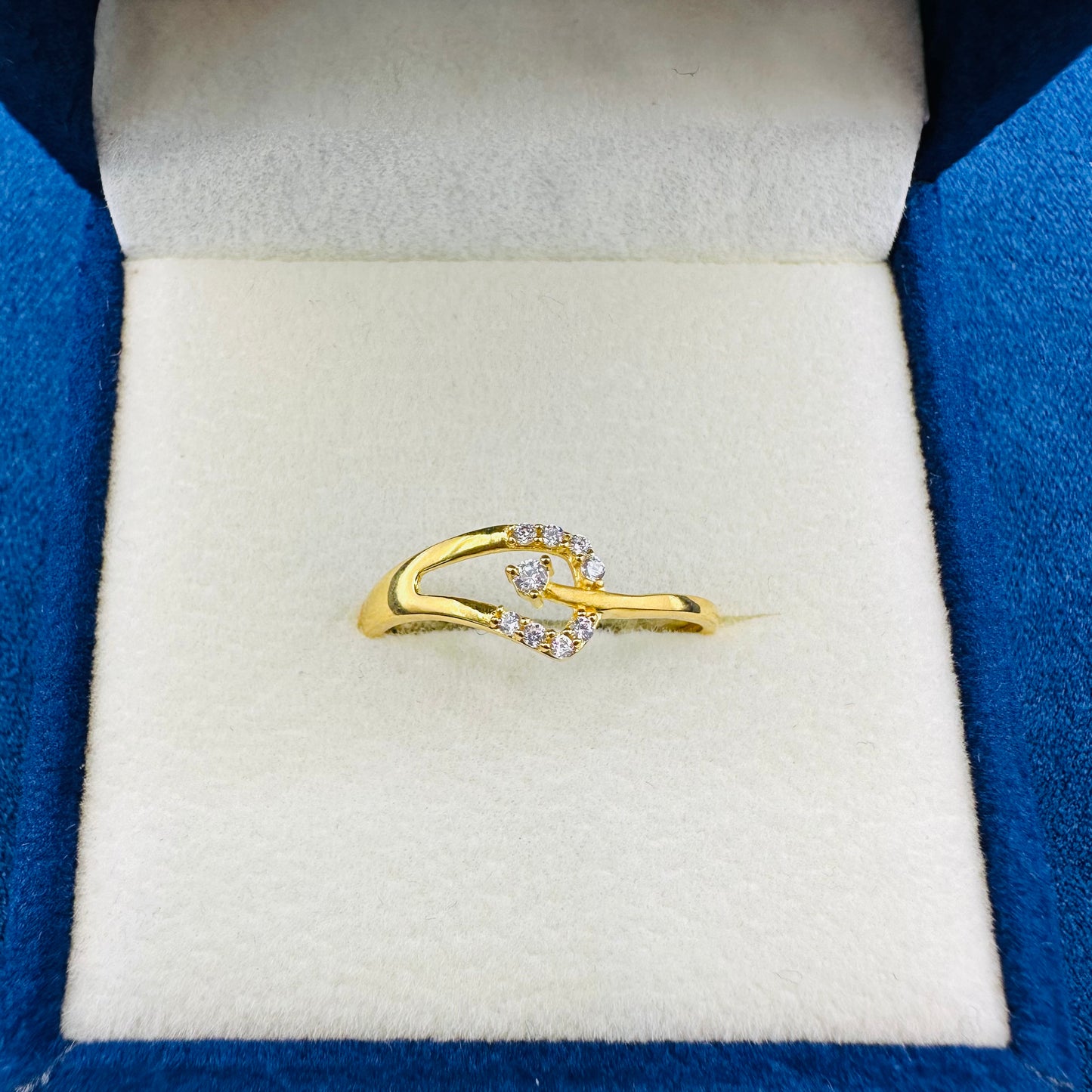 22k solid gold ring - 916 UK hallmarked.