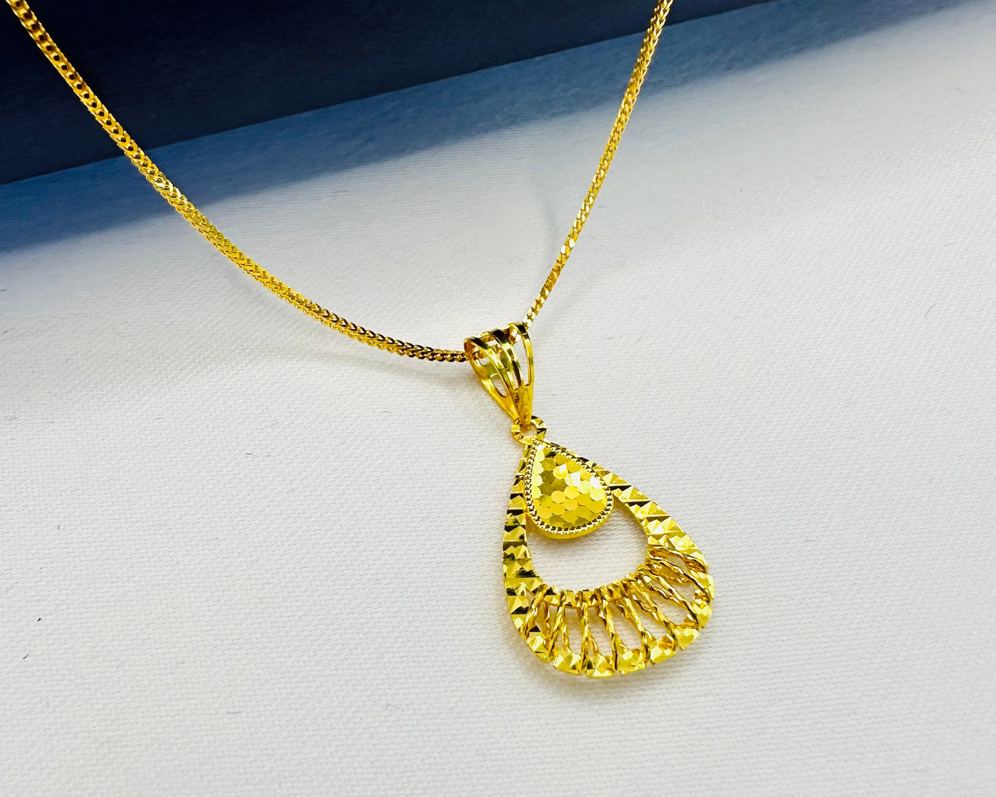 22k solid gold pendant only